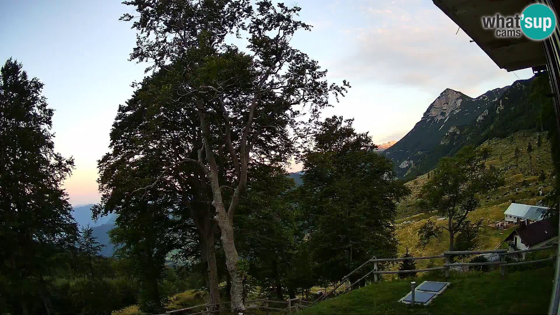 Planina Razor Mountain Hut live cam (1315) | view to Tolminski Migovec
