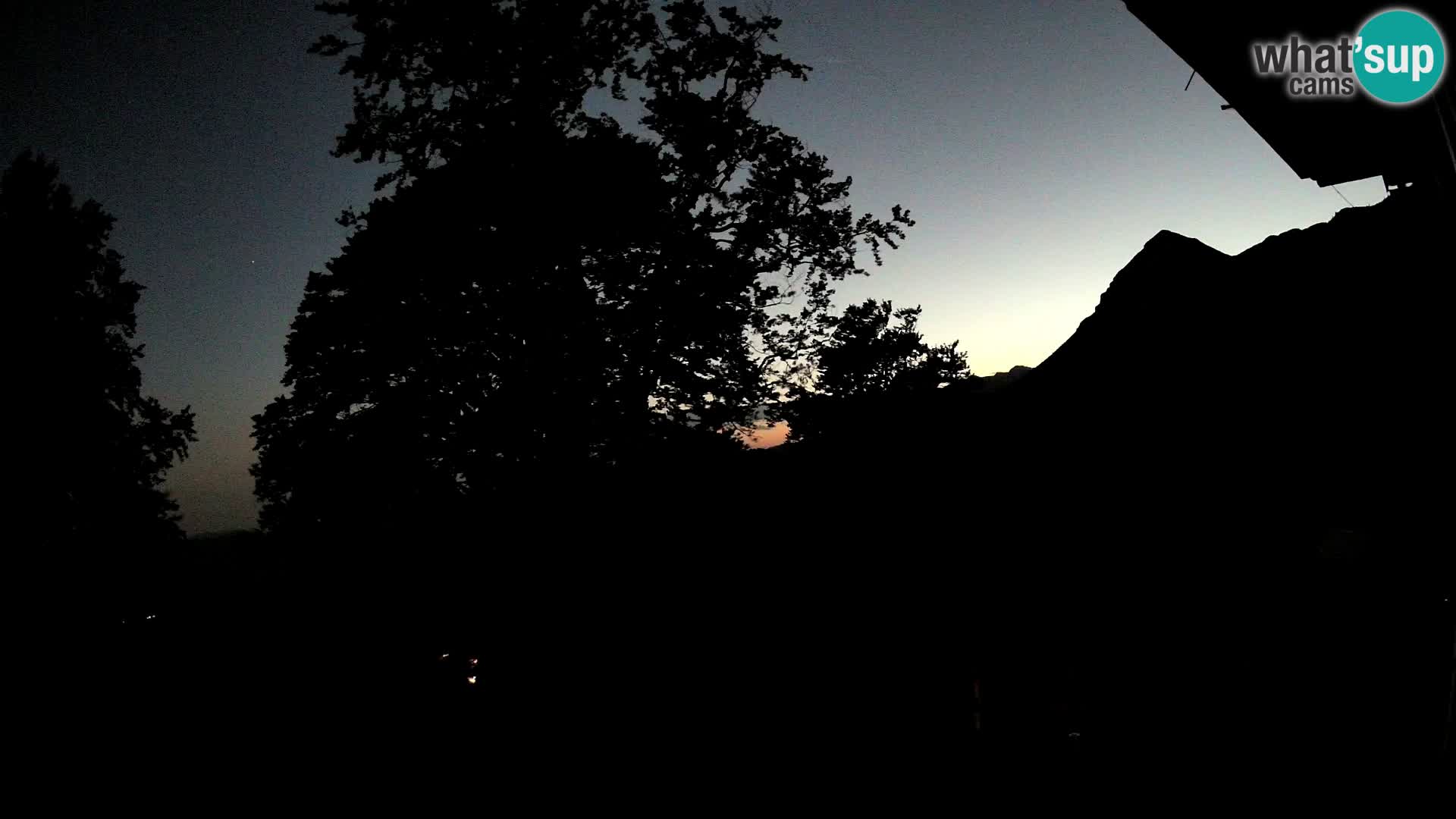Baita di montagna Planina Razor webcam (1315) | vista su Tolminski Migovec