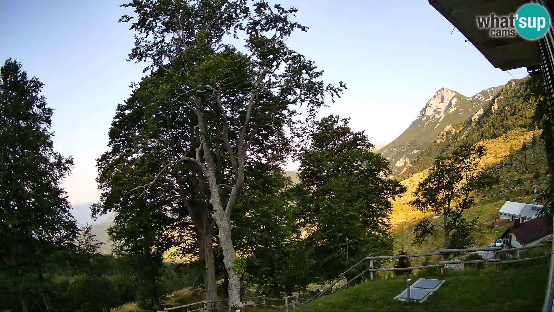 Planina Razor Mountain Hut live cam (1315) | view to Tolminski Migovec