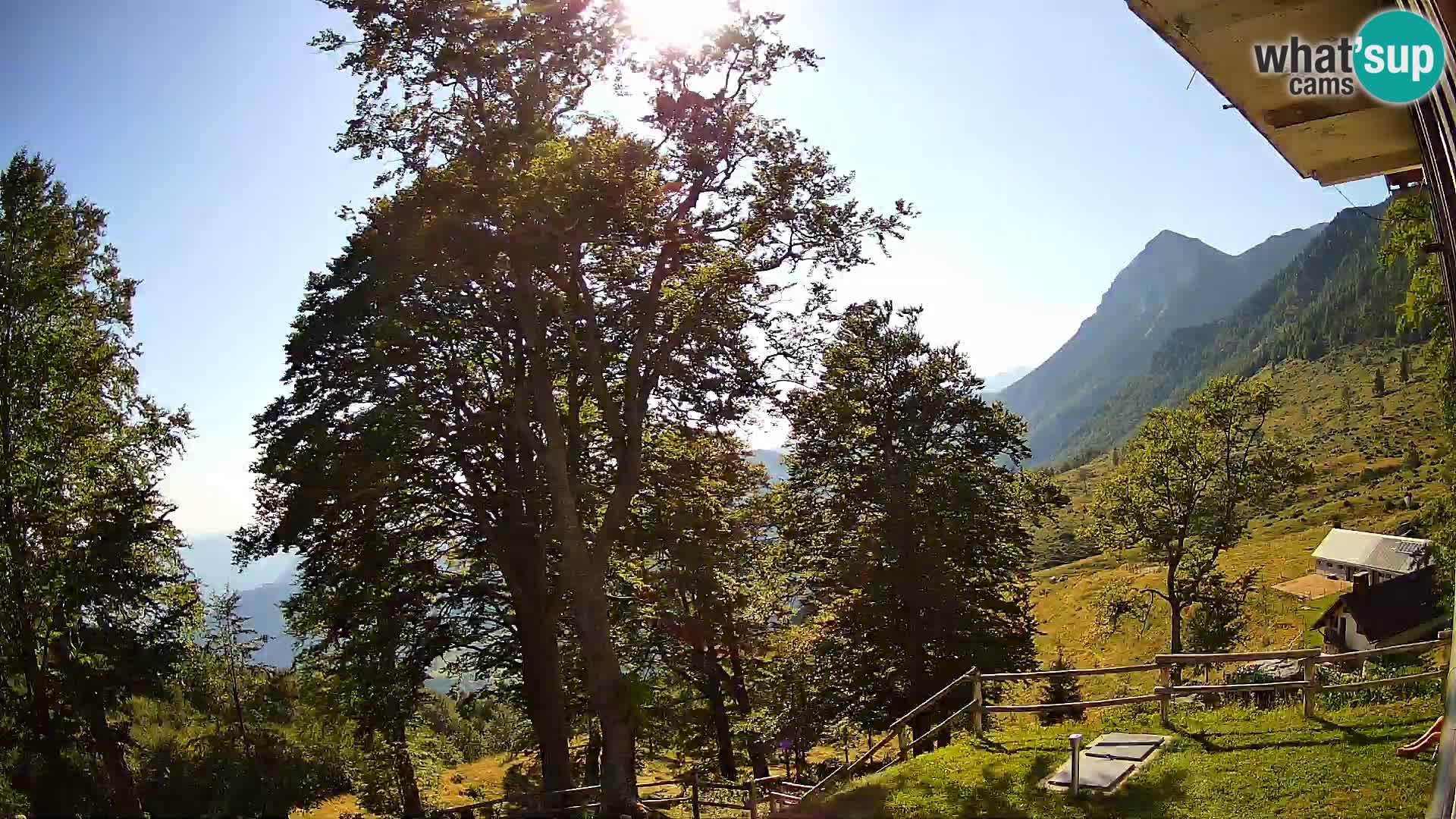 Refuge de la montagne Planina Razor caméra en direct (1315) | vue sur Tolminski Migovec