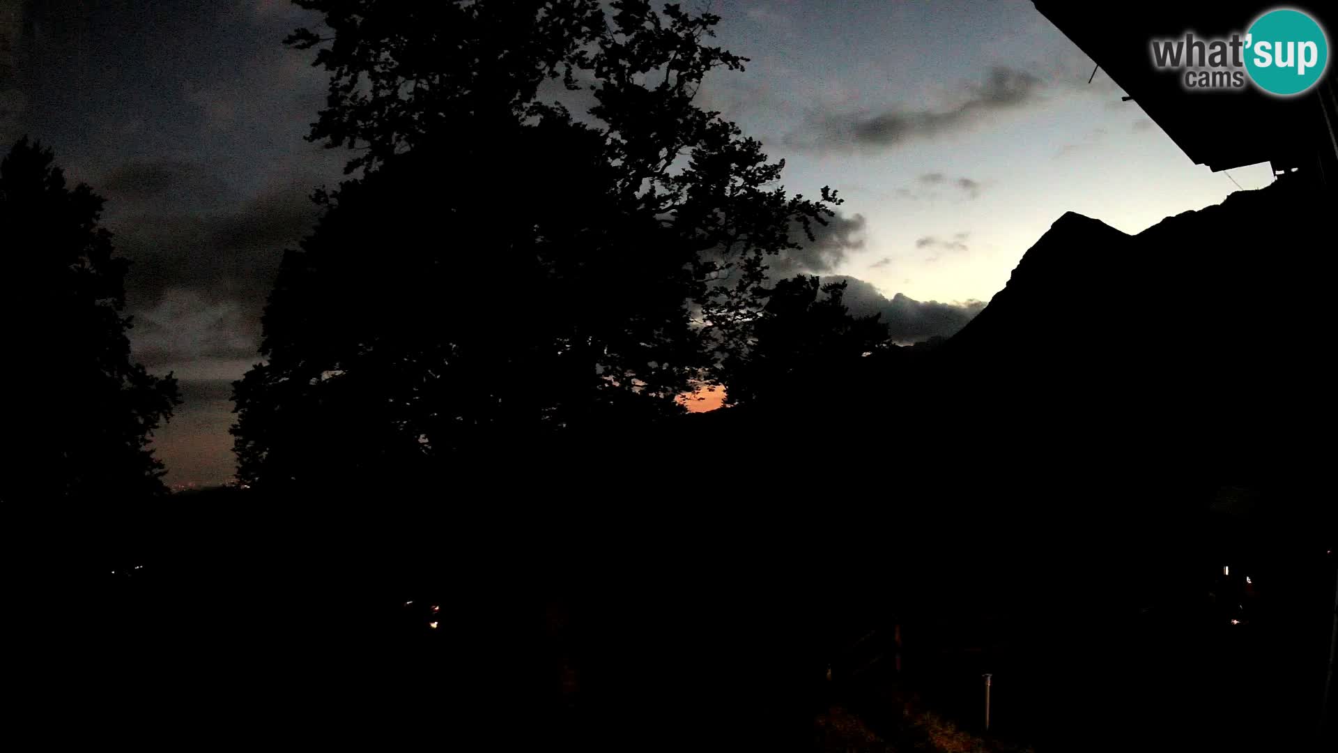 Planina Razor Bergütte Webcam (1315) | Blick auf Tolminski Migovec