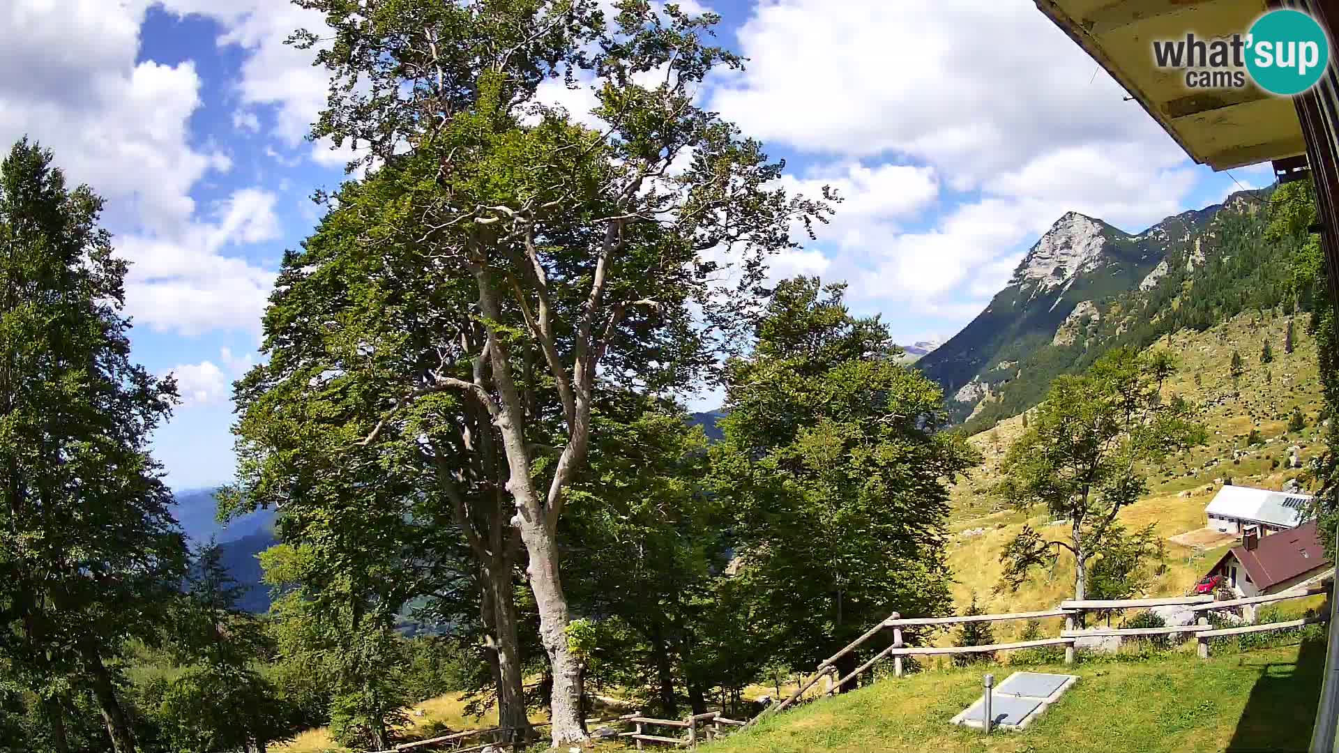Refuge de la montagne Planina Razor caméra en direct (1315) | vue sur Tolminski Migovec