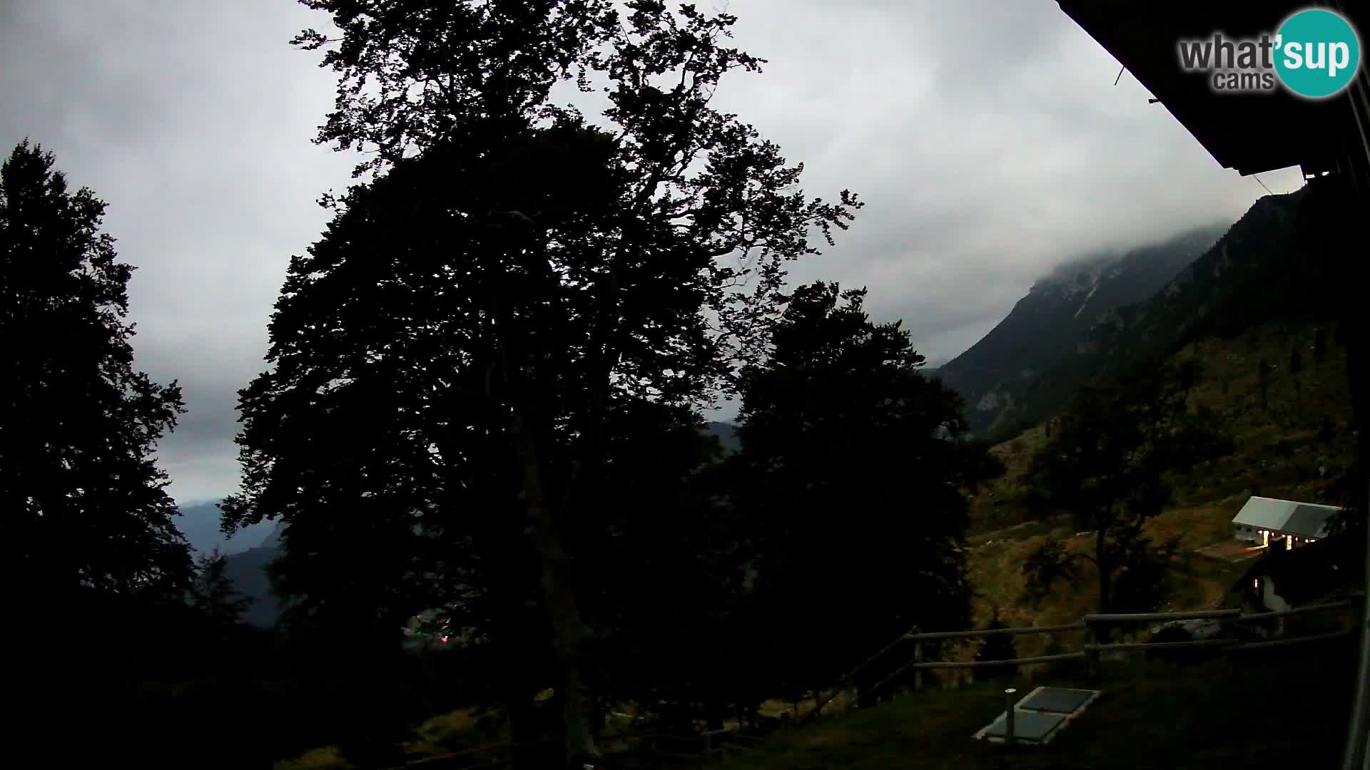 Planina Razor Bergütte Webcam (1315) | Blick auf Tolminski Migovec