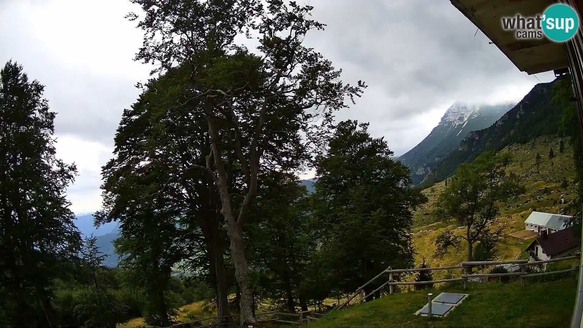 Planinarski dom na planini Razor (1315) | Pogled na Tolminski Migovec