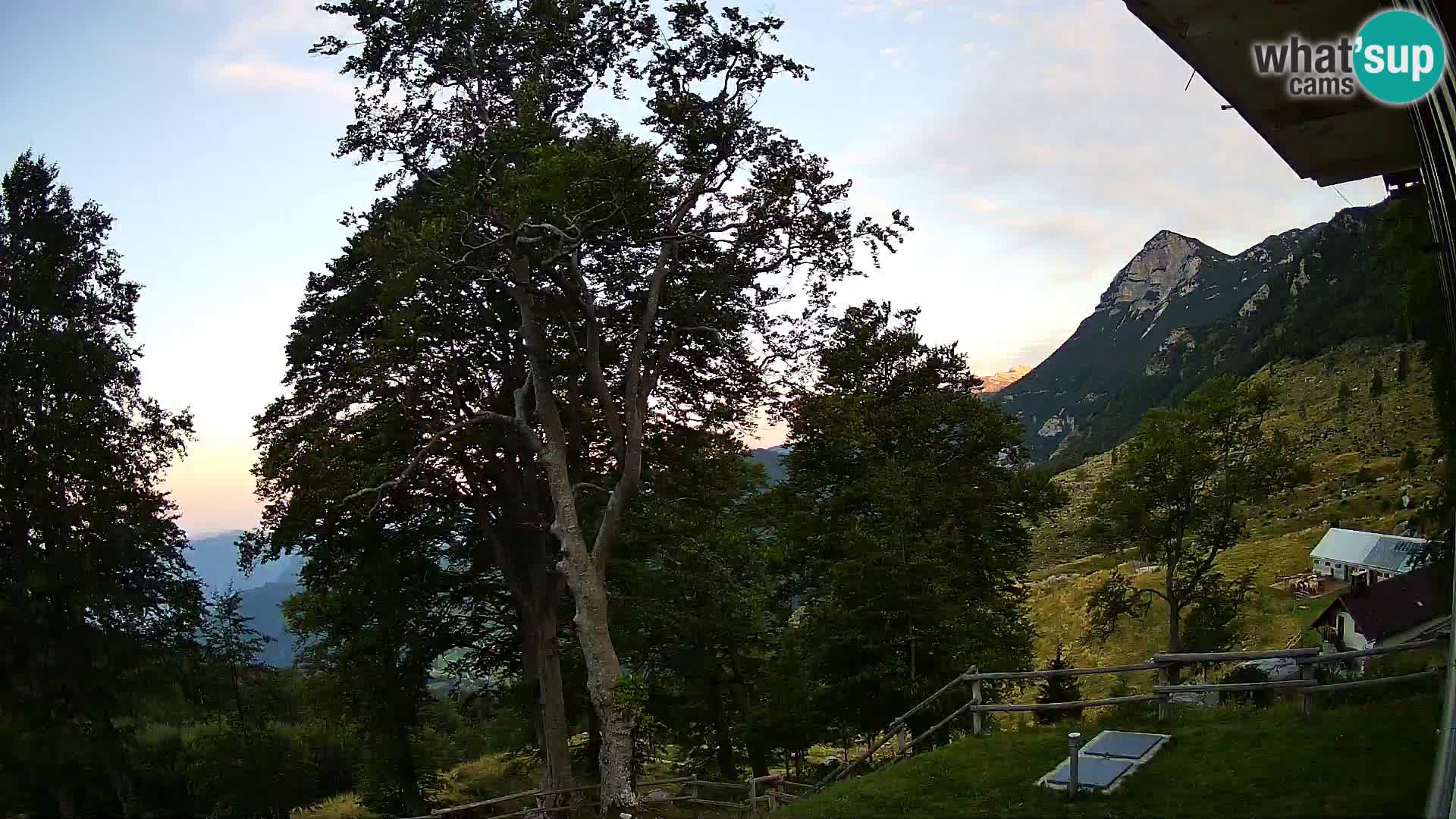 Planinarski dom na planini Razor (1315) | Pogled na Tolminski Migovec