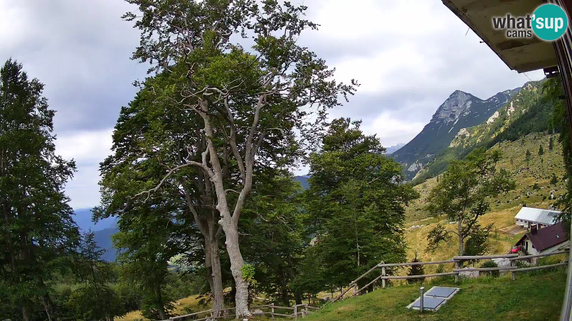 Refuge de la montagne Planina Razor caméra en direct (1315) | vue sur Tolminski Migovec