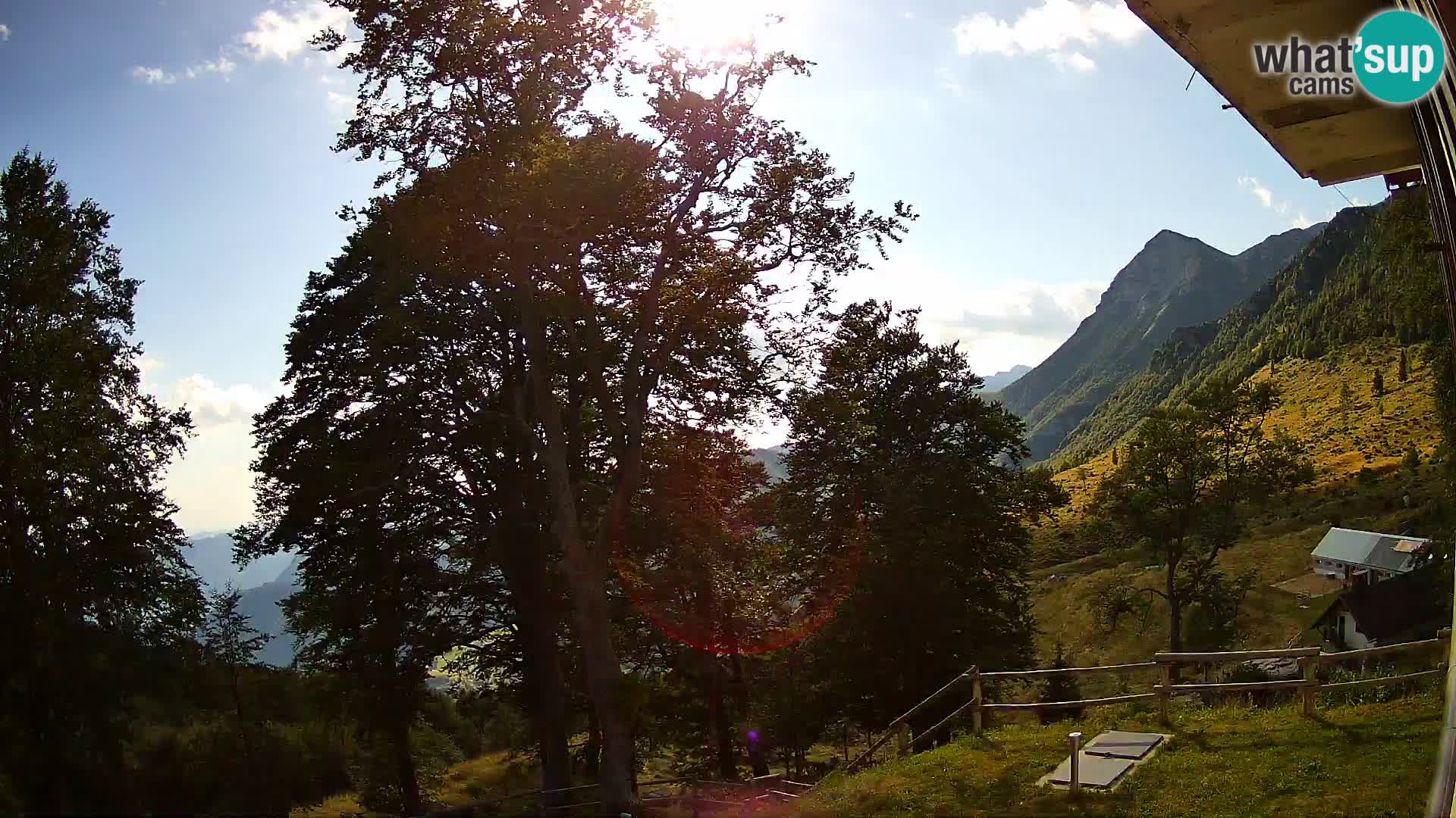 Baita di montagna Planina Razor webcam (1315) | vista su Tolminski Migovec