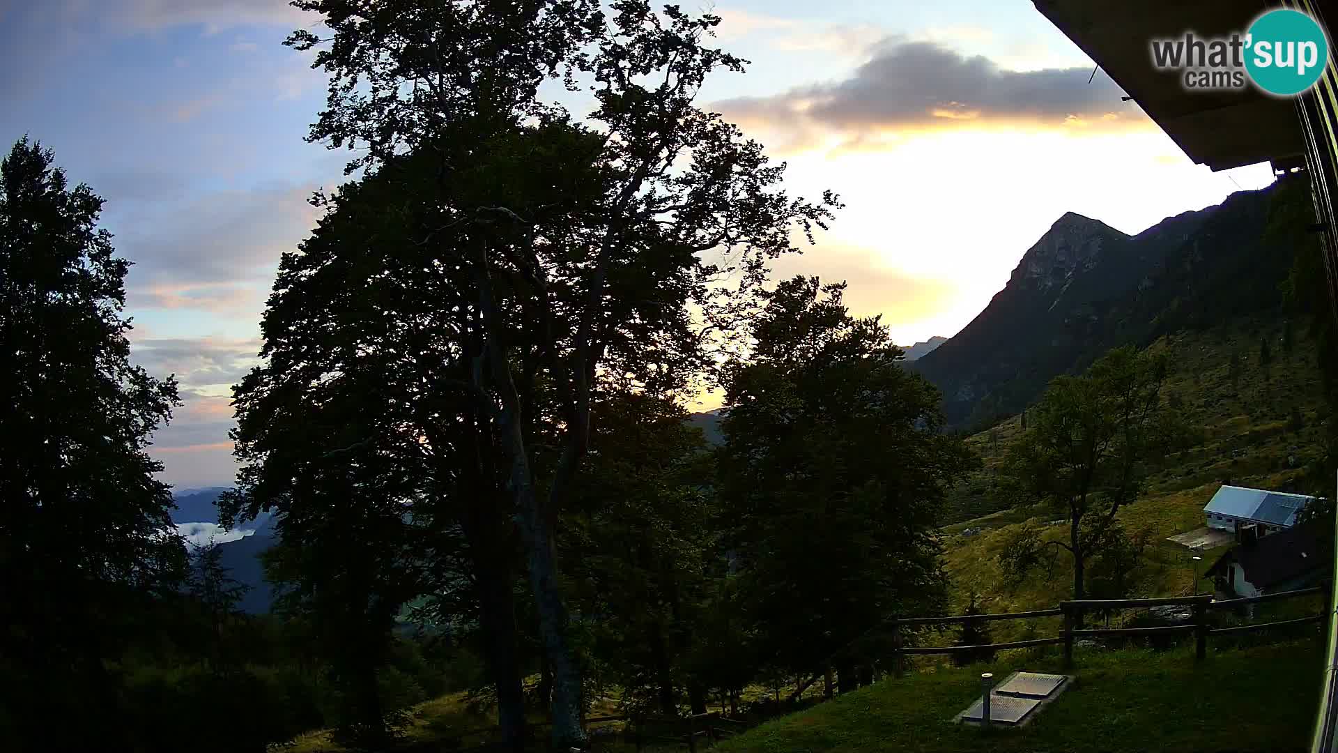Planina Razor Bergütte Webcam (1315) | Blick auf Tolminski Migovec