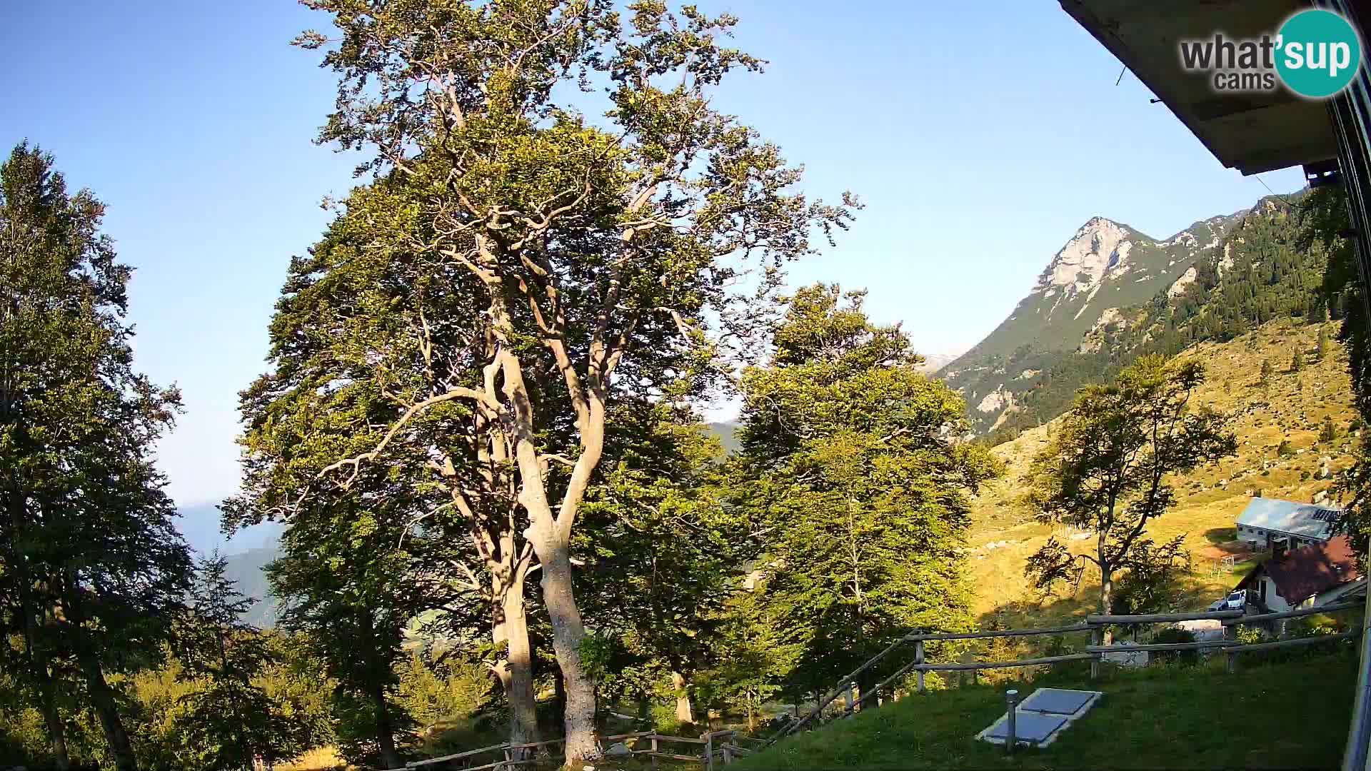 Refuge de la montagne Planina Razor caméra en direct (1315) | vue sur Tolminski Migovec