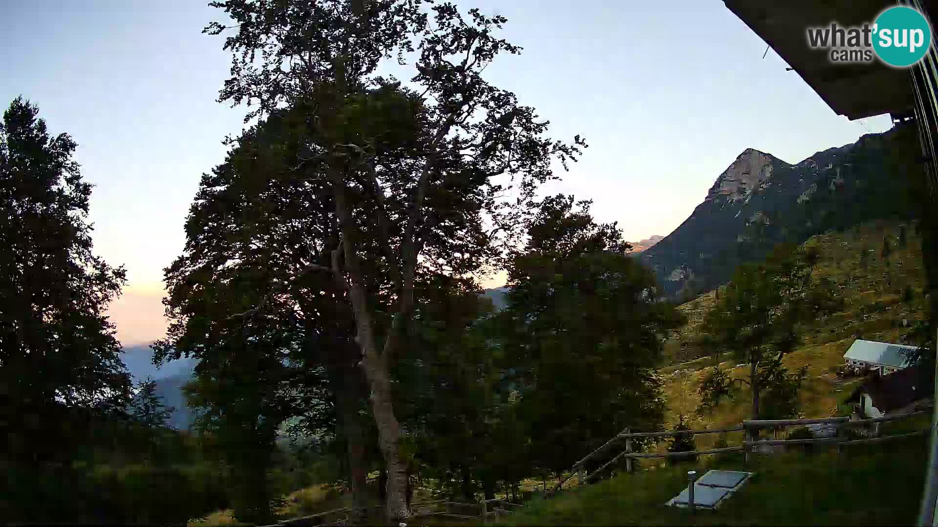 Planinarski dom na planini Razor (1315) | Pogled na Tolminski Migovec