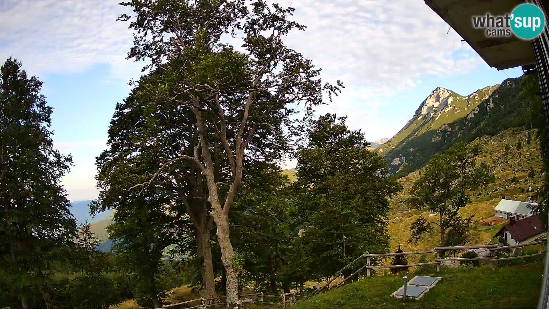 Refuge de la montagne Planina Razor caméra en direct (1315) | vue sur Tolminski Migovec