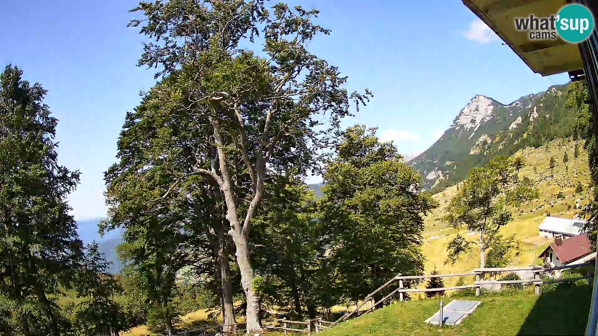 Planina Razor Mountain Hut live cam (1315) | view to Tolminski Migovec
