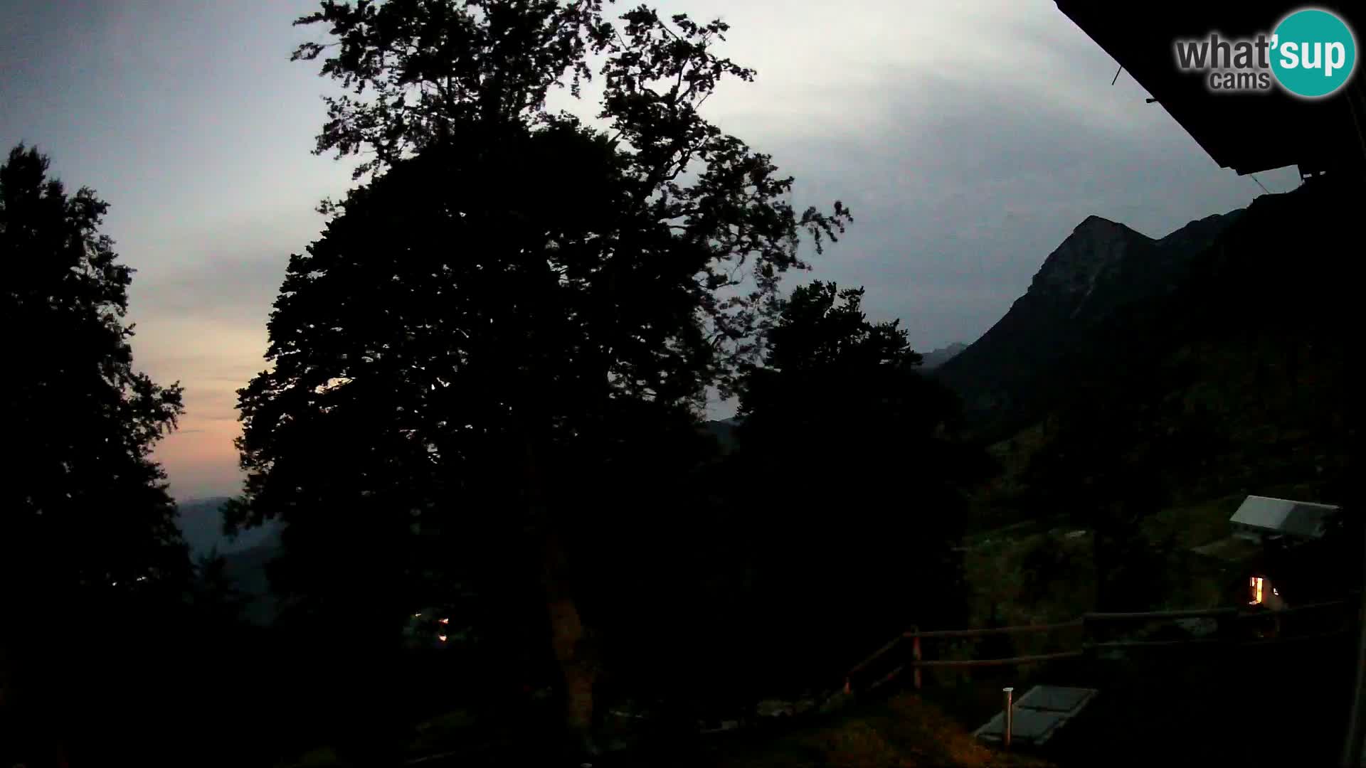 Baita di montagna Planina Razor webcam (1315) | vista su Tolminski Migovec