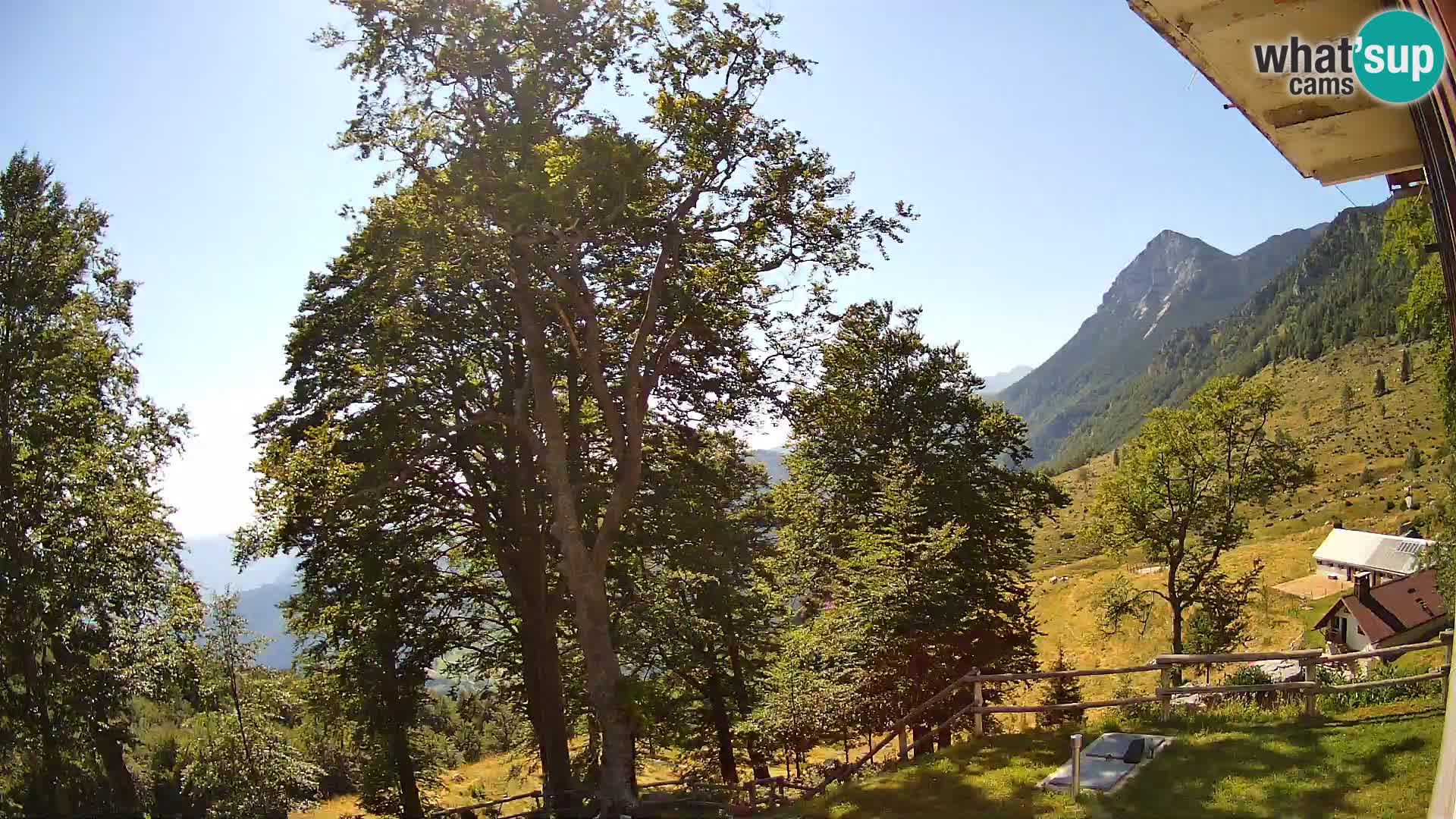Planina Razor Mountain Hut live cam (1315) | view to Tolminski Migovec