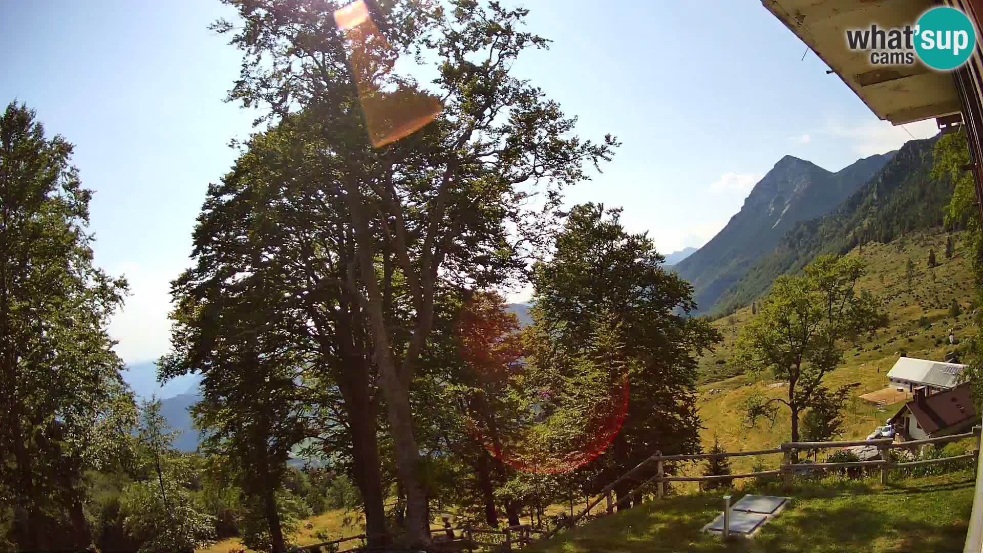 Refuge de la montagne Planina Razor caméra en direct (1315) | vue sur Tolminski Migovec