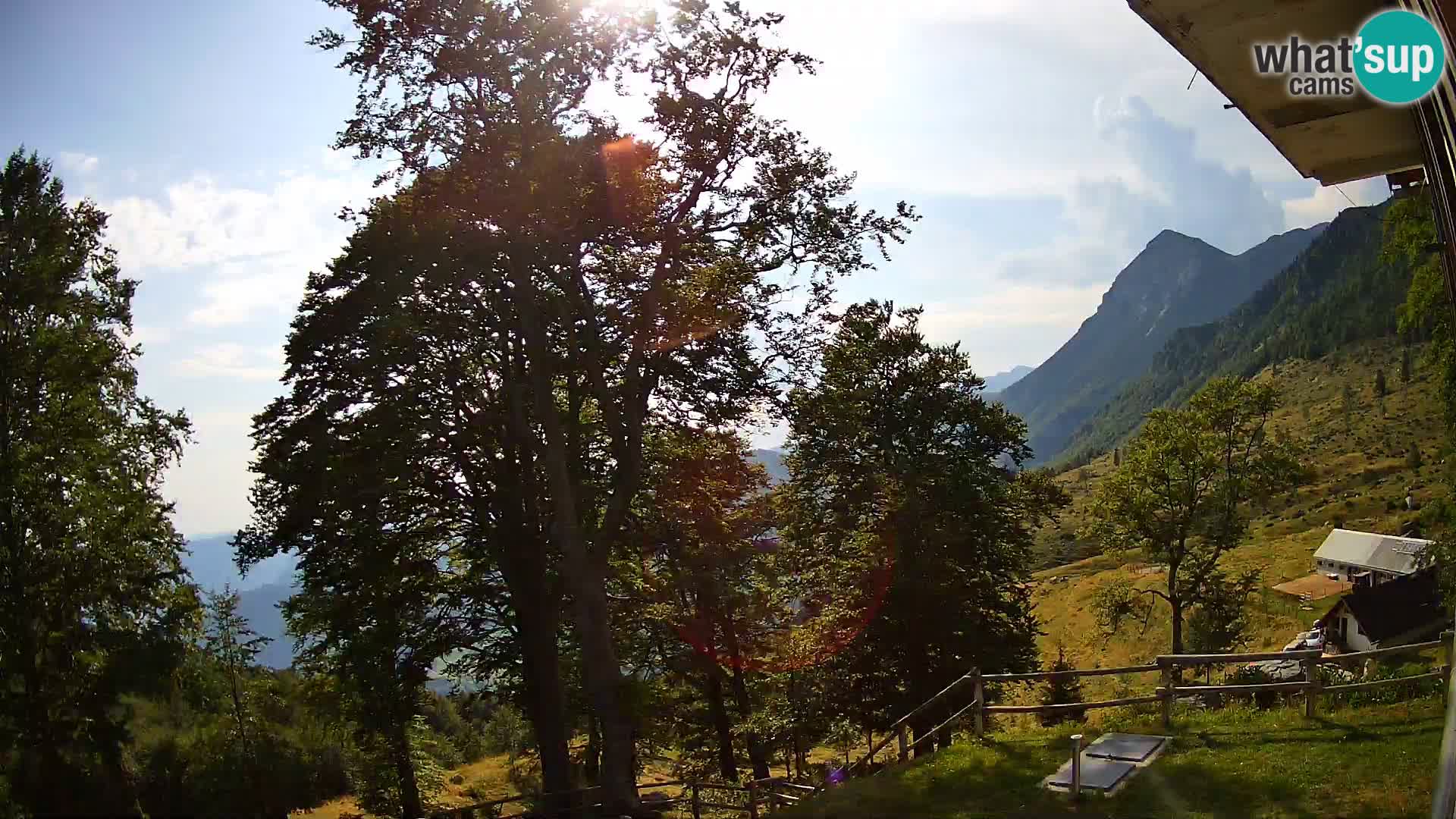 Planina Razor Bergütte Webcam (1315) | Blick auf Tolminski Migovec