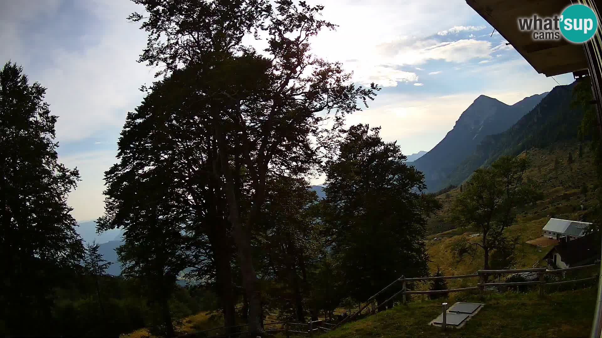 Planina Razor Bergütte Webcam (1315) | Blick auf Tolminski Migovec