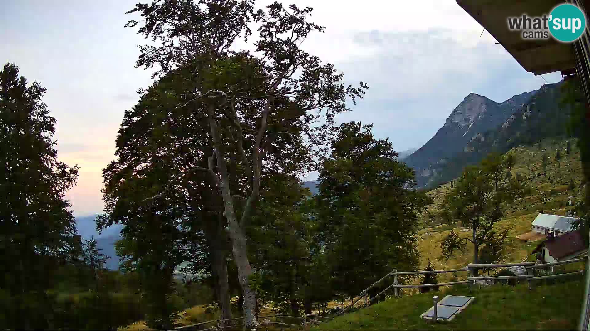 Planina Razor Bergütte Webcam (1315) | Blick auf Tolminski Migovec