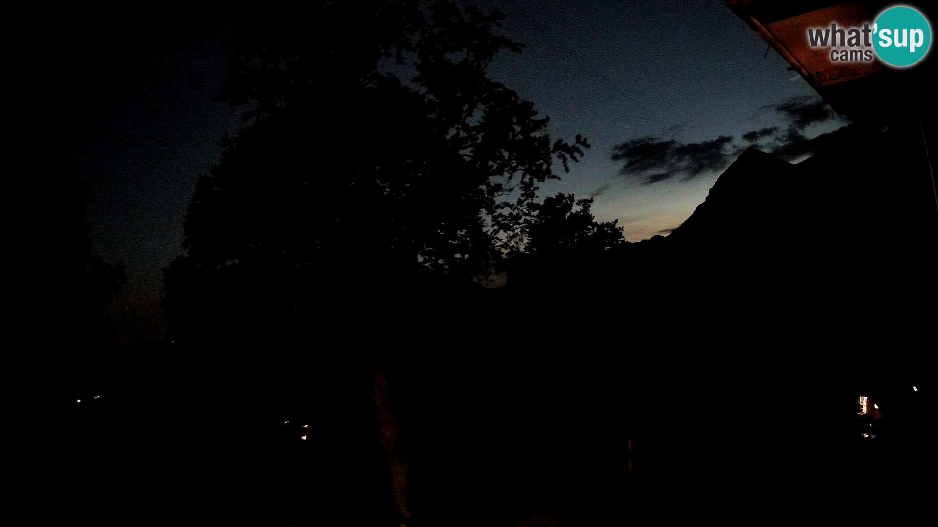 Planina Razor Mountain Hut live cam (1315) | view to Tolminski Migovec
