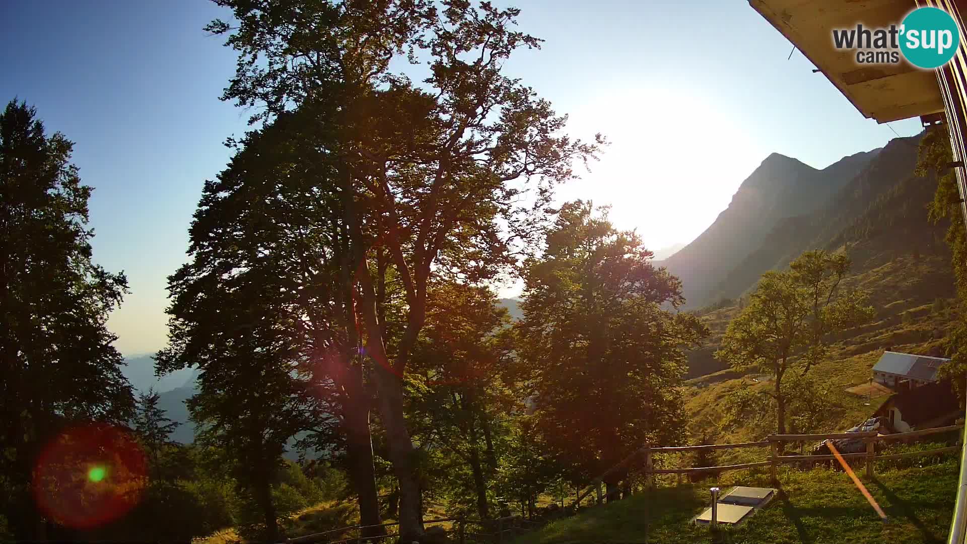 Baita di montagna Planina Razor webcam (1315) | vista su Tolminski Migovec