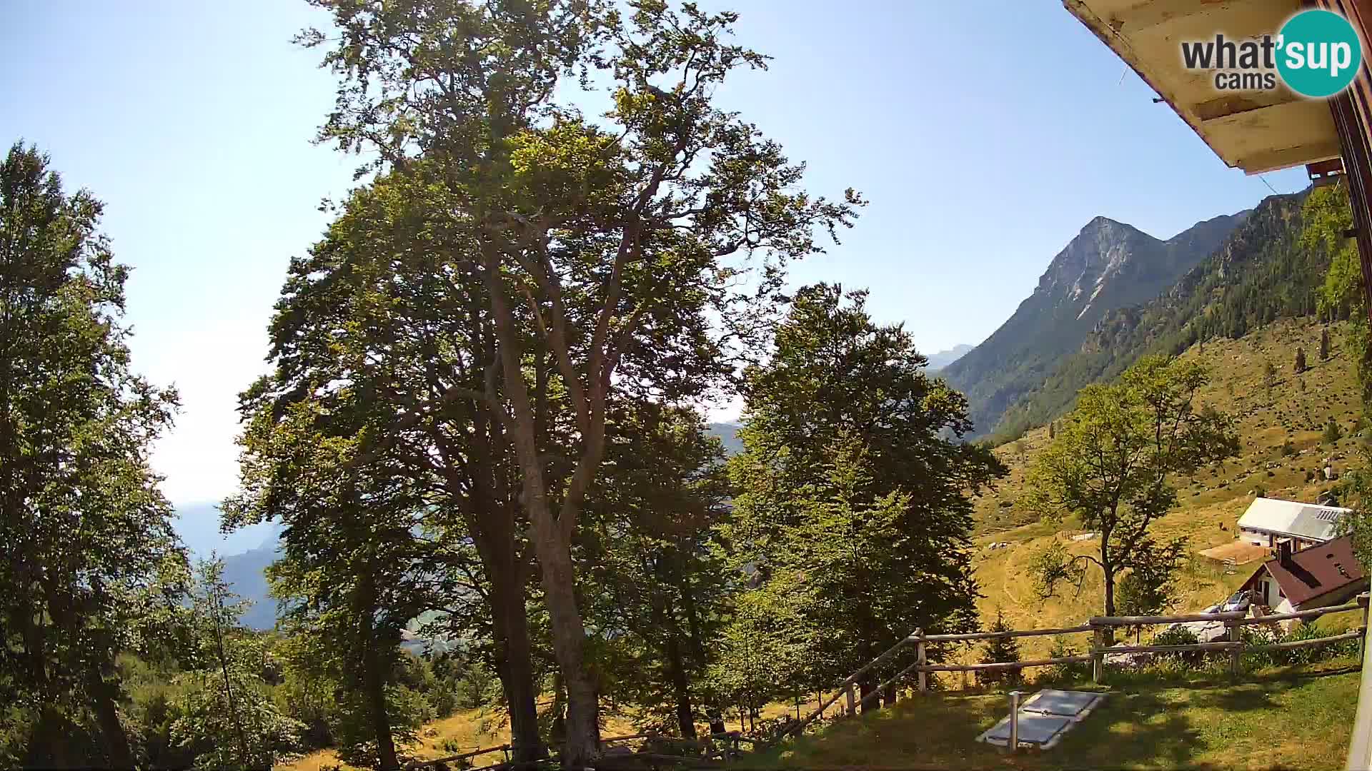 Baita di montagna Planina Razor webcam (1315) | vista su Tolminski Migovec