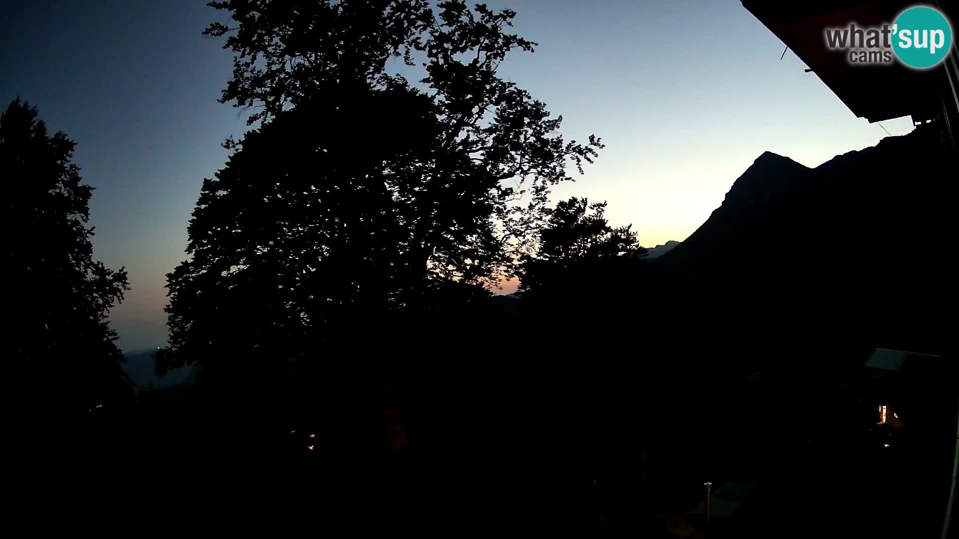 Baita di montagna Planina Razor webcam (1315) | vista su Tolminski Migovec