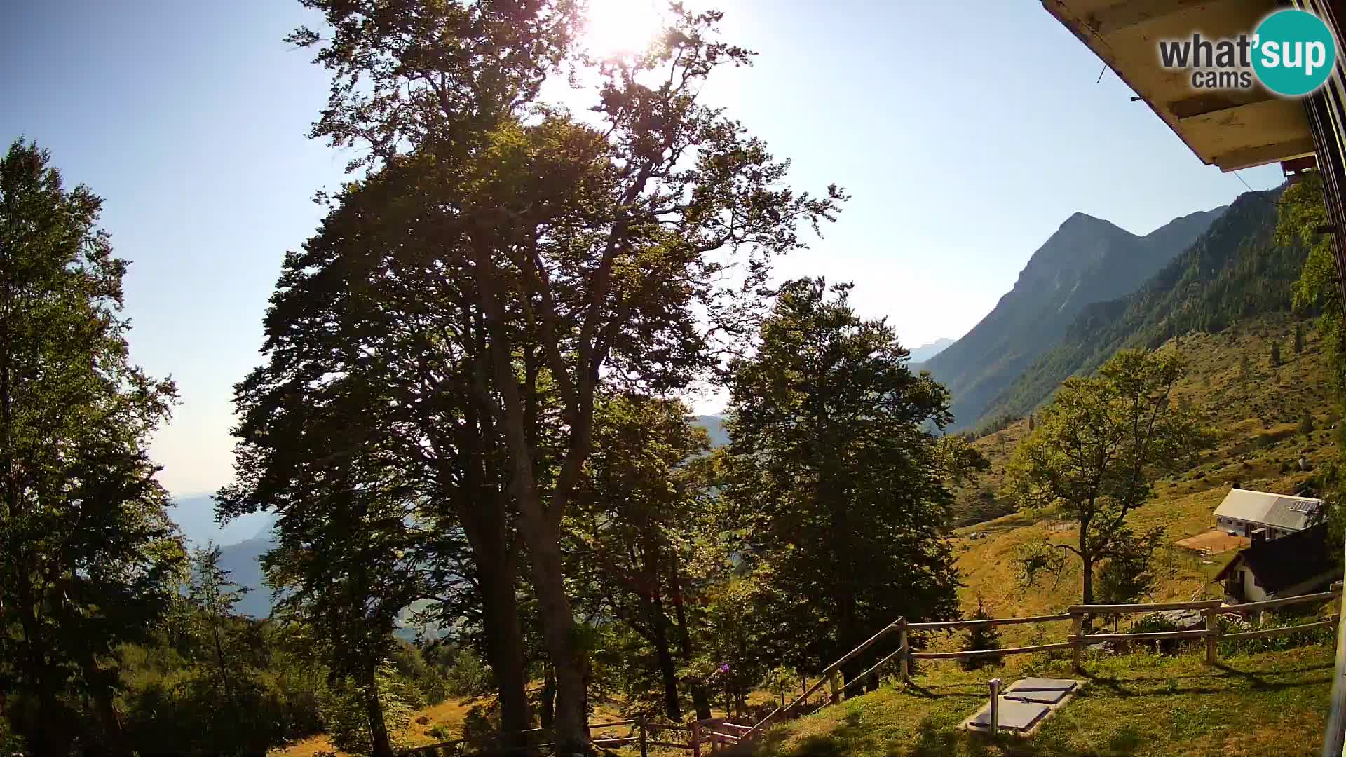 Baita di montagna Planina Razor webcam (1315) | vista su Tolminski Migovec