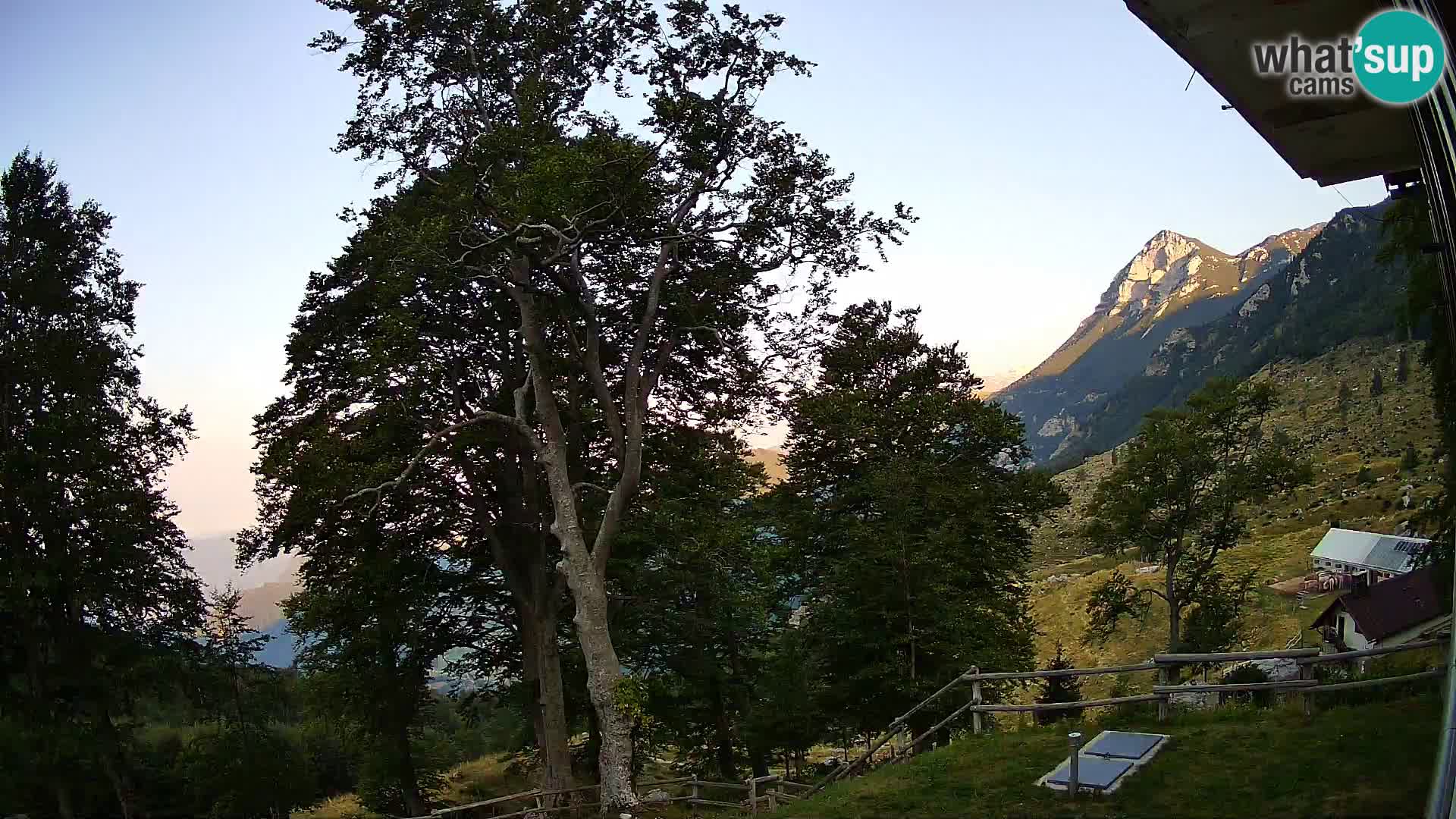 Refuge de la montagne Planina Razor caméra en direct (1315) | vue sur Tolminski Migovec