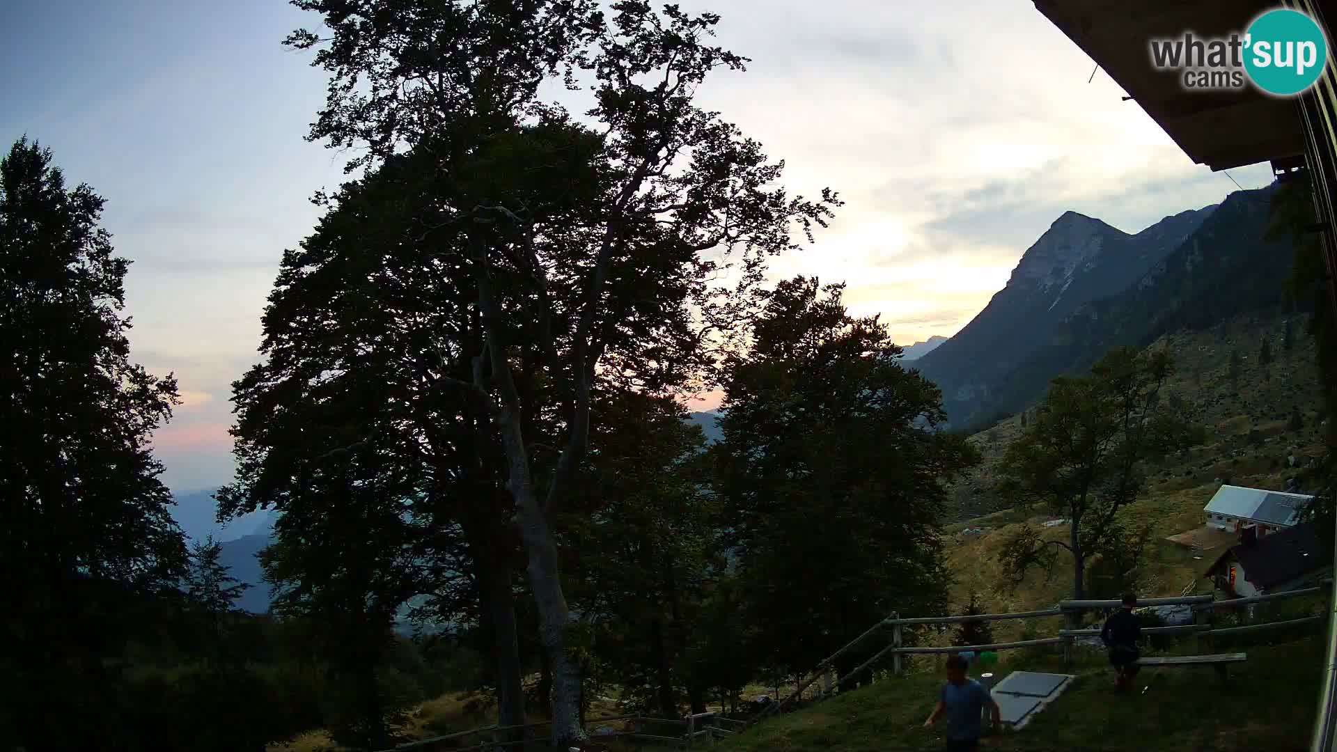 Baita di montagna Planina Razor webcam (1315) | vista su Tolminski Migovec