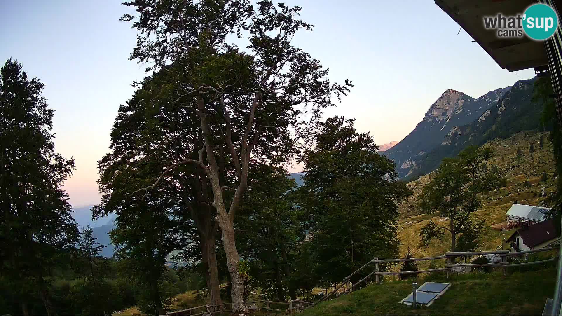 Planina Razor Mountain Hut live cam (1315) | view to Tolminski Migovec