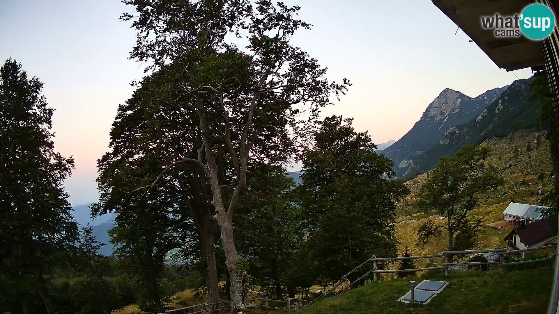 Refuge de la montagne Planina Razor caméra en direct (1315) | vue sur Tolminski Migovec