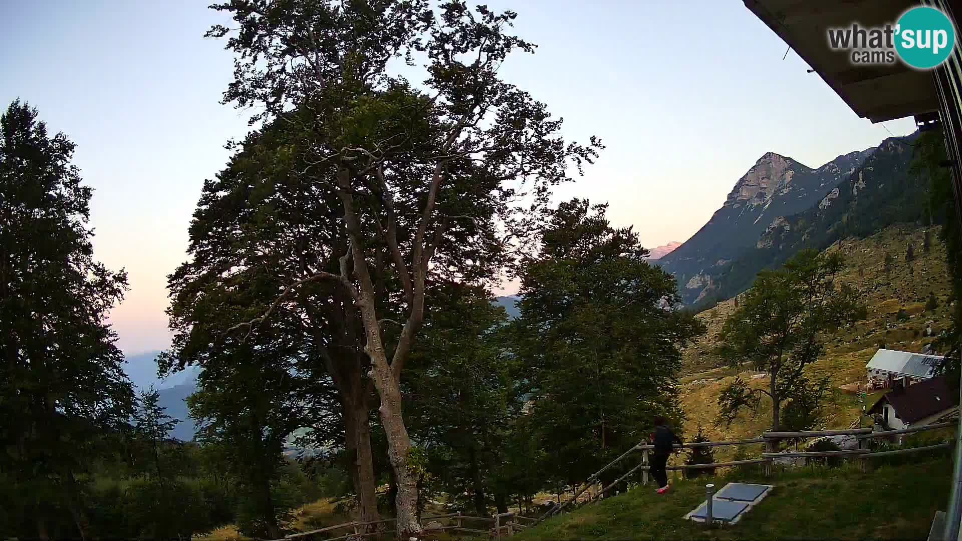 Planina Razor Bergütte Webcam (1315) | Blick auf Tolminski Migovec