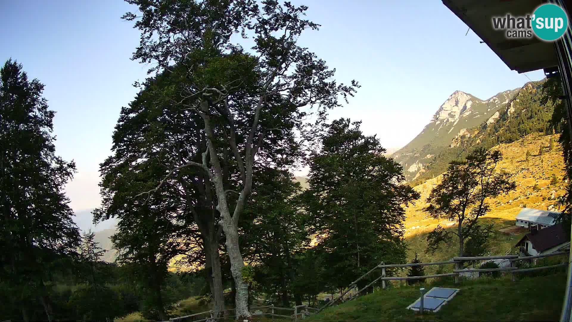 Planina Razor Mountain Hut live cam (1315) | view to Tolminski Migovec