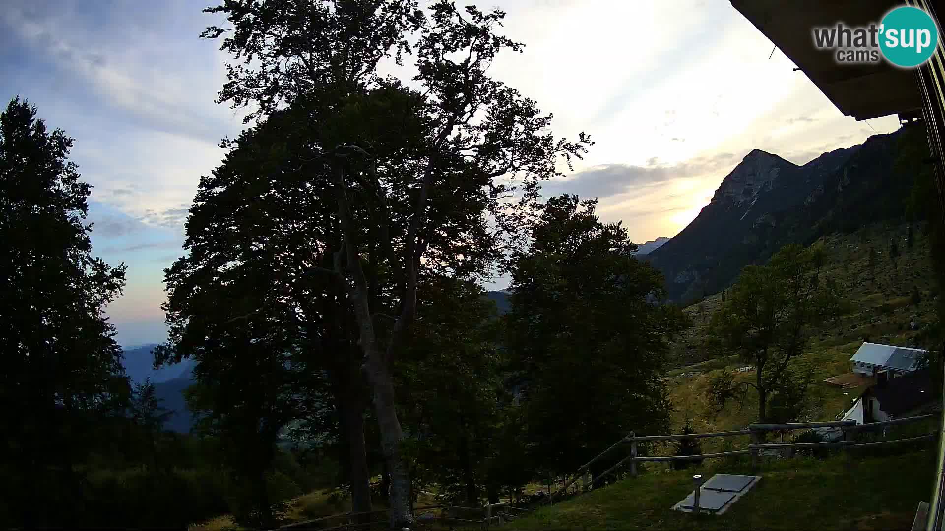 Planinarski dom na planini Razor (1315) | Pogled na Tolminski Migovec