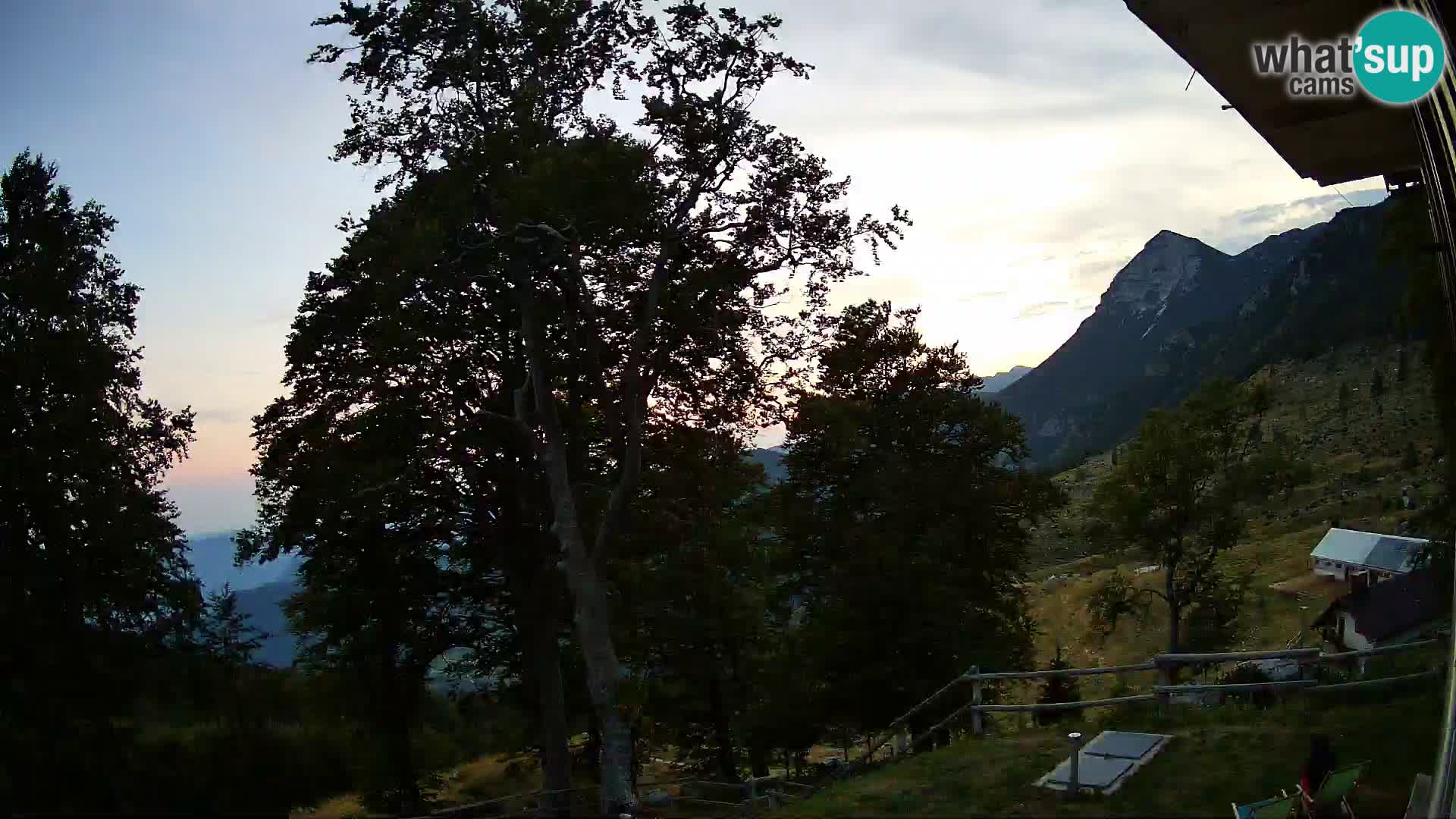 Planina Razor Bergütte Webcam (1315) | Blick auf Tolminski Migovec
