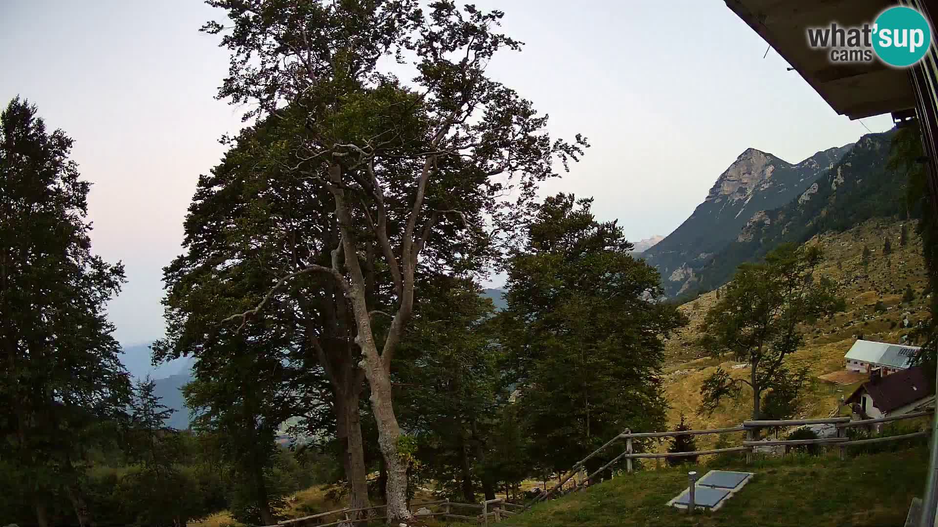 Refuge de la montagne Planina Razor caméra en direct (1315) | vue sur Tolminski Migovec
