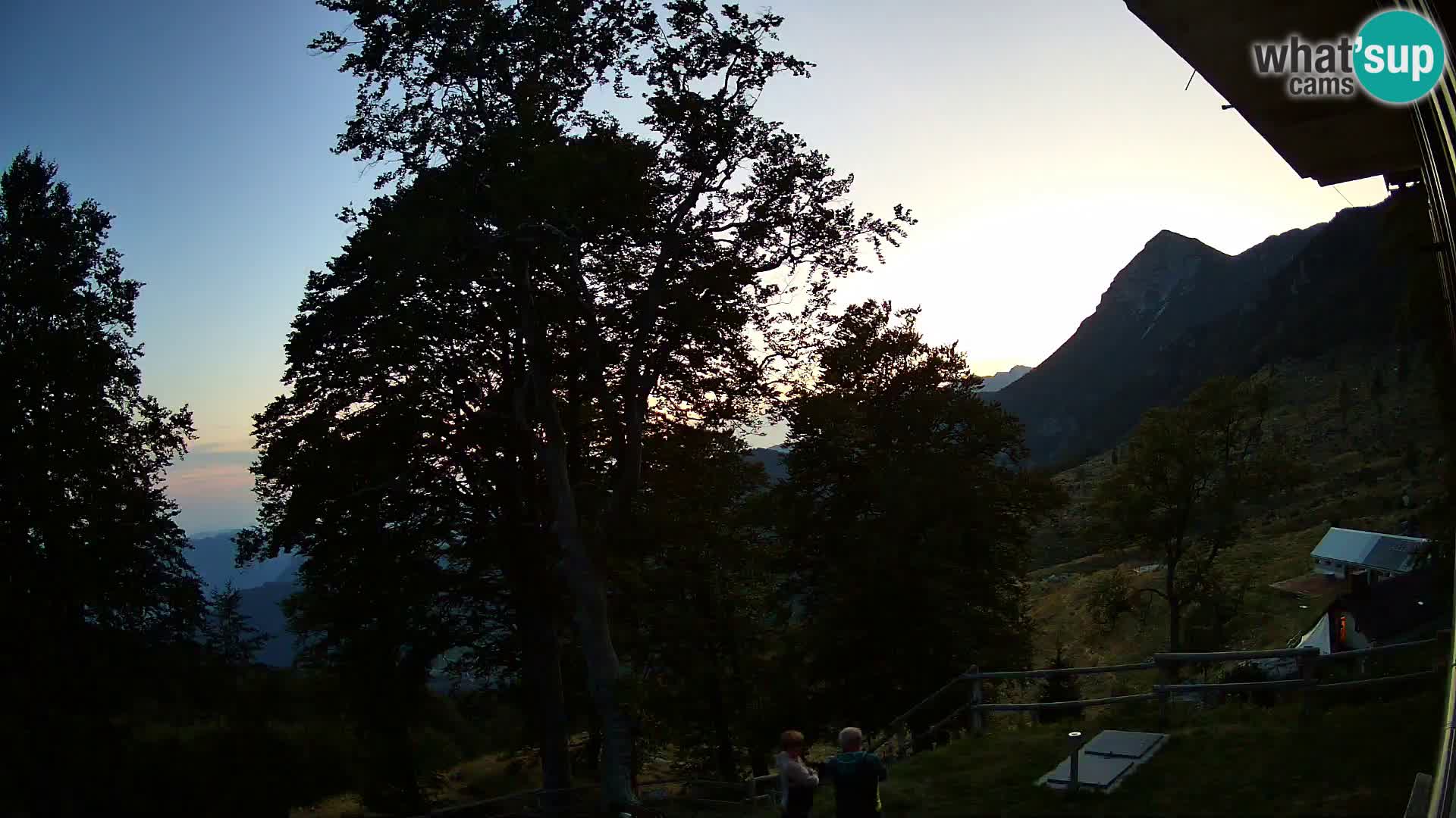 Planina Razor Bergütte Webcam (1315) | Blick auf Tolminski Migovec