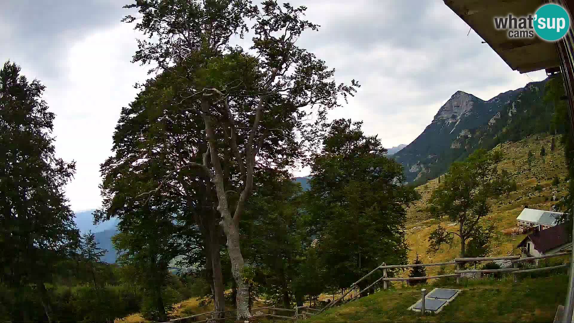 Planina Razor Mountain Hut live cam (1315) | view to Tolminski Migovec