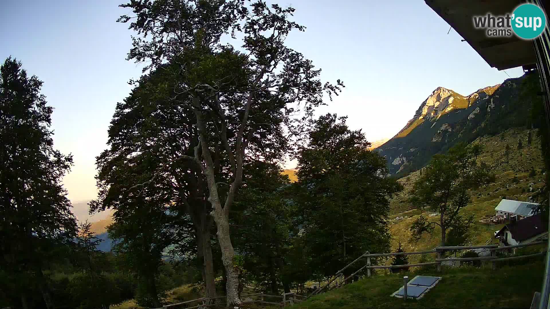 Refuge de la montagne Planina Razor caméra en direct (1315) | vue sur Tolminski Migovec
