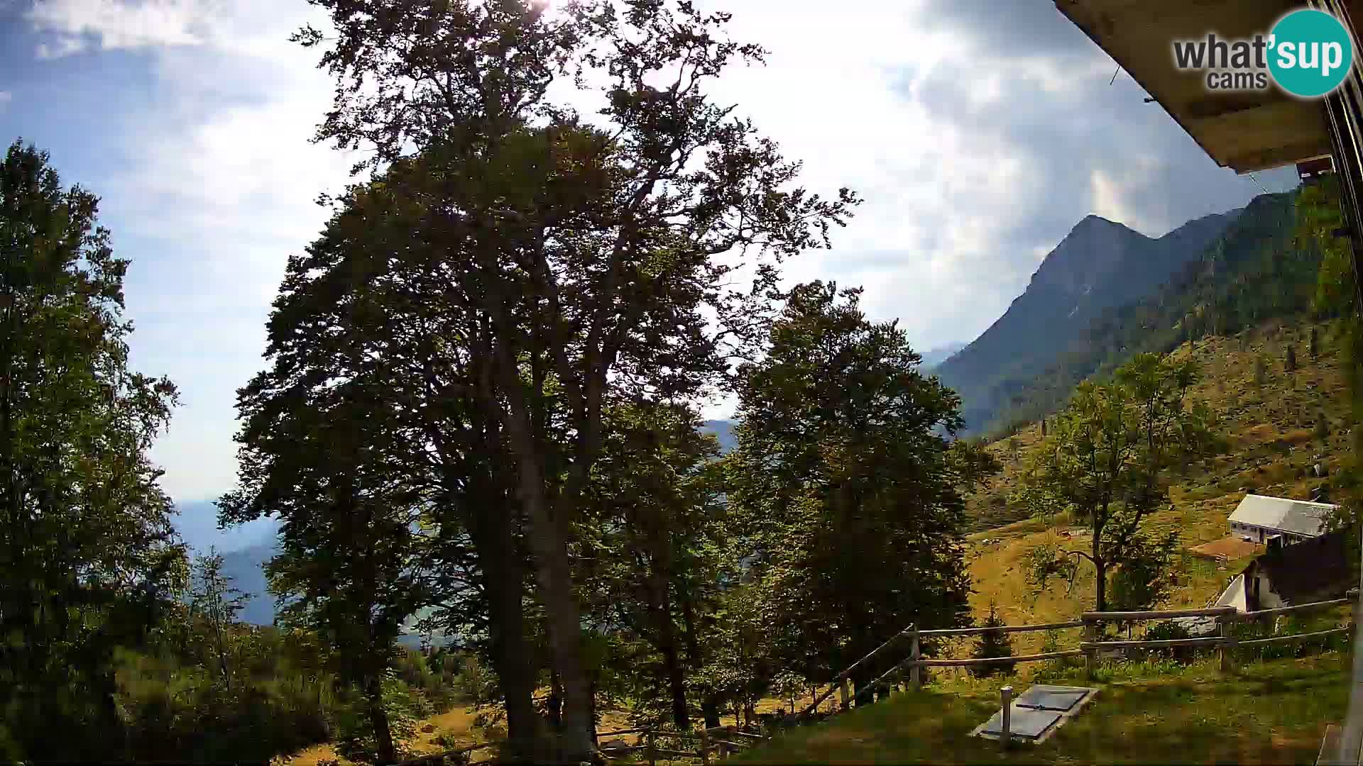 Refuge de la montagne Planina Razor caméra en direct (1315) | vue sur Tolminski Migovec