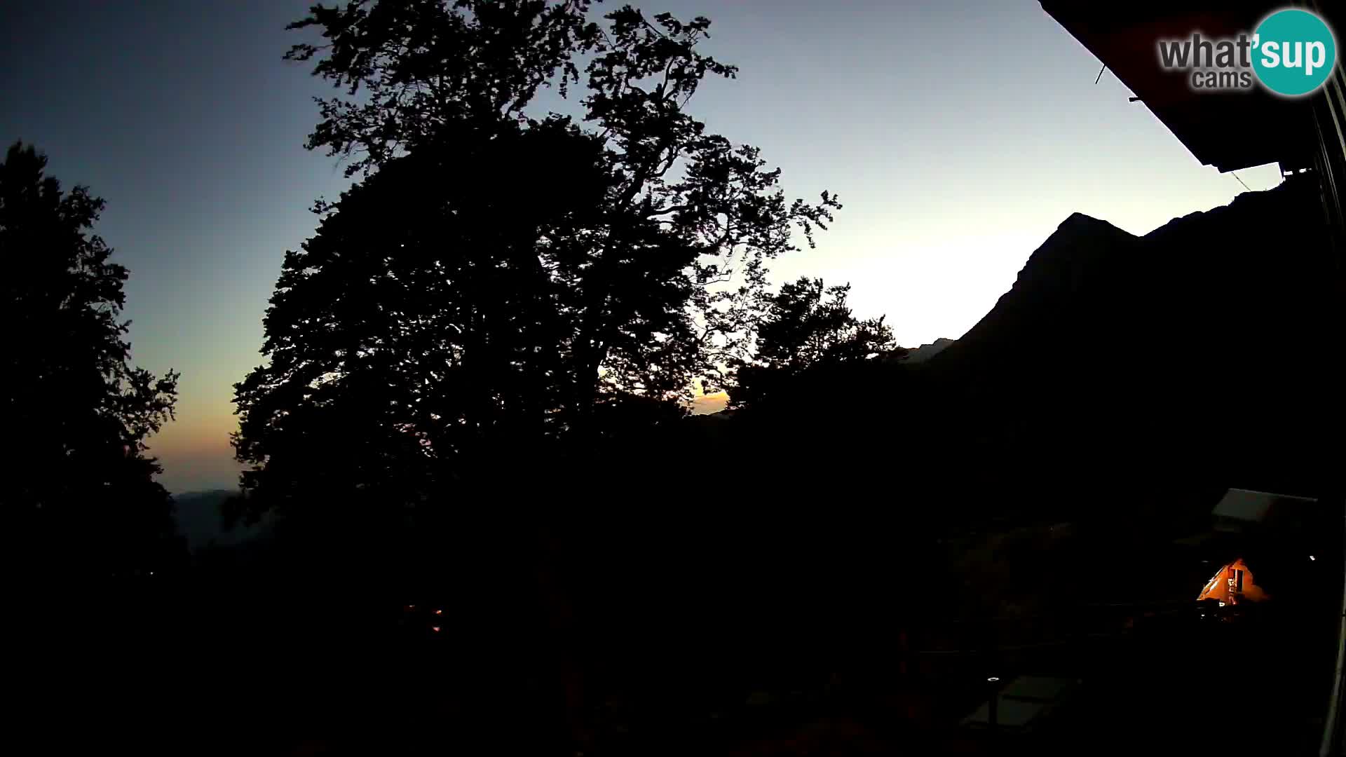 Baita di montagna Planina Razor webcam (1315) | vista su Tolminski Migovec
