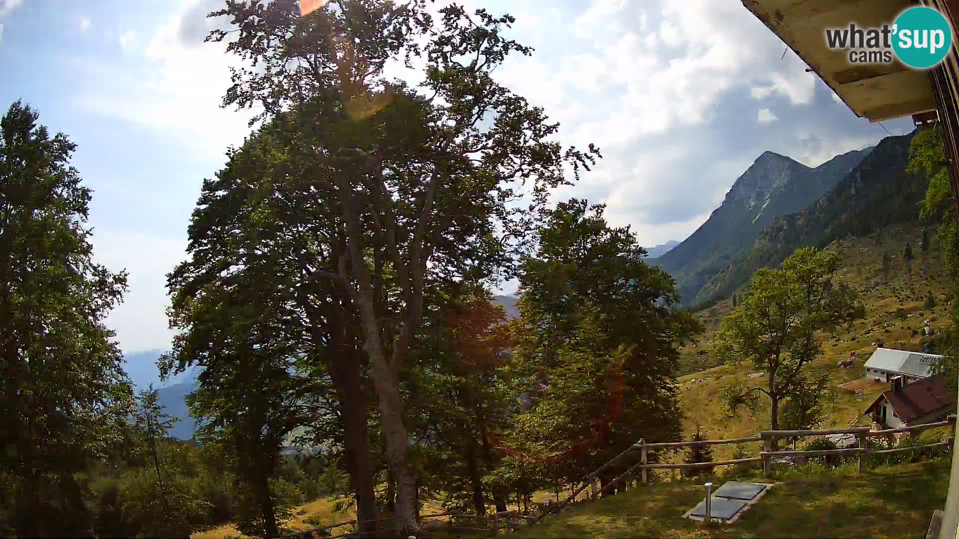 Refuge de la montagne Planina Razor caméra en direct (1315) | vue sur Tolminski Migovec