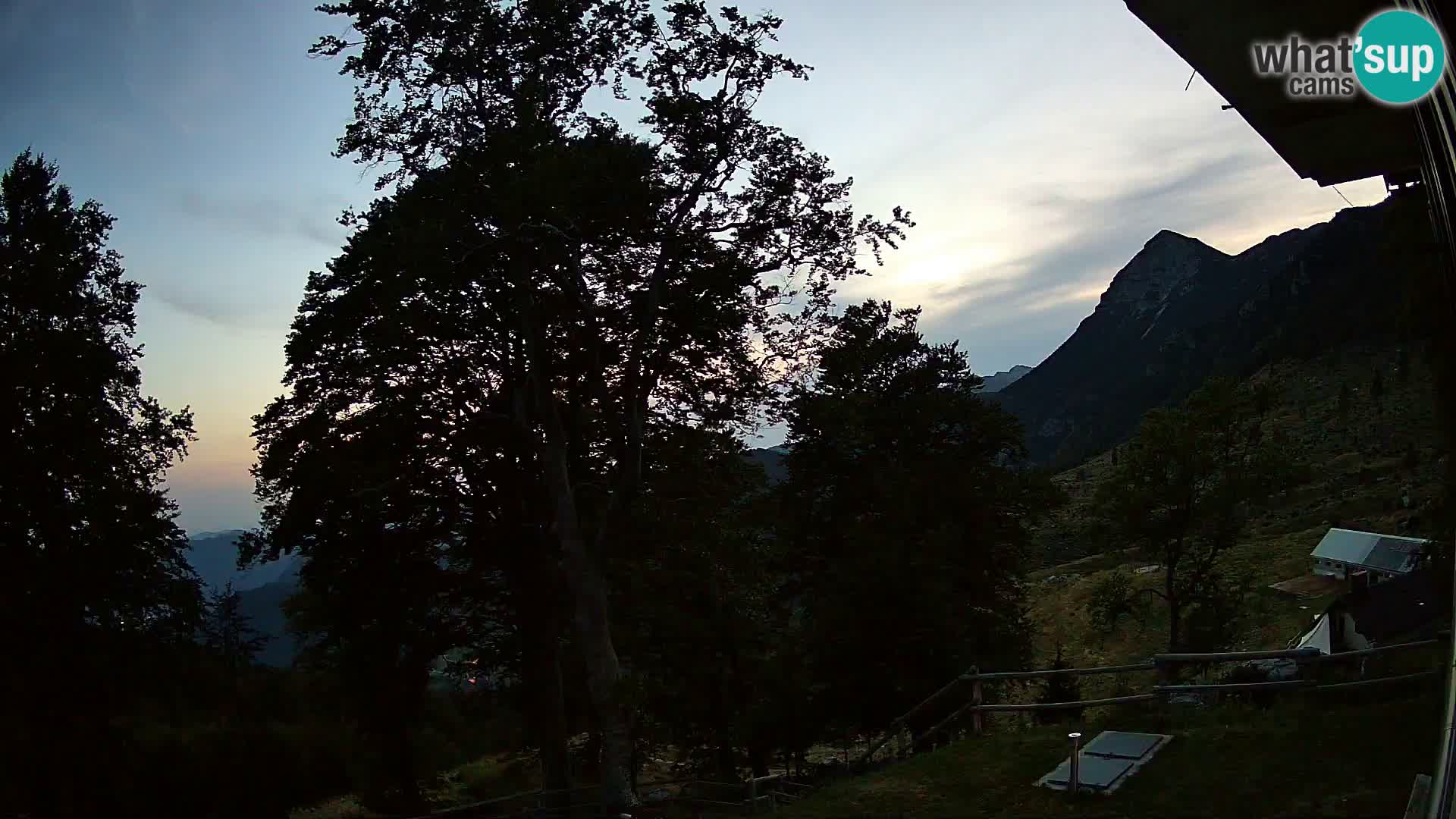 Baita di montagna Planina Razor webcam (1315) | vista su Tolminski Migovec