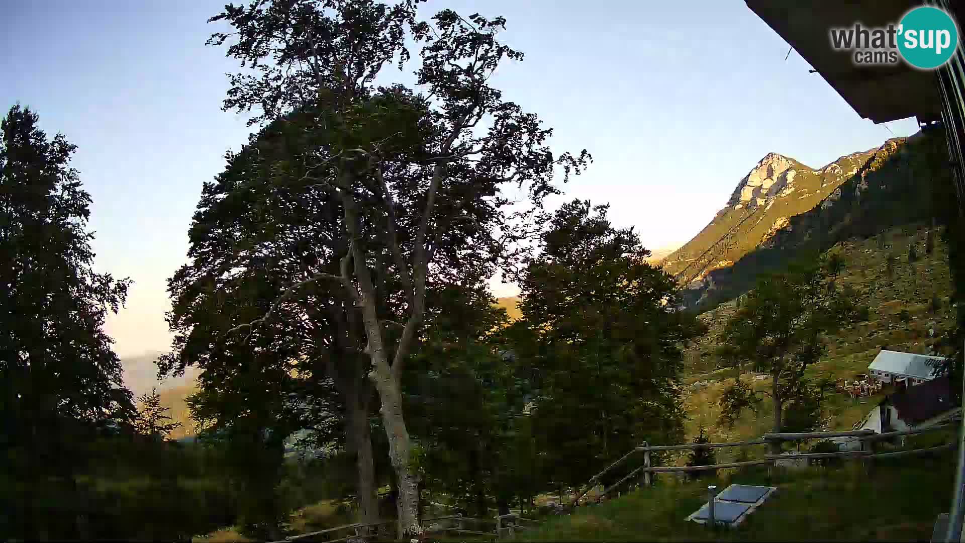 Planina Razor Mountain Hut live cam (1315) | view to Tolminski Migovec