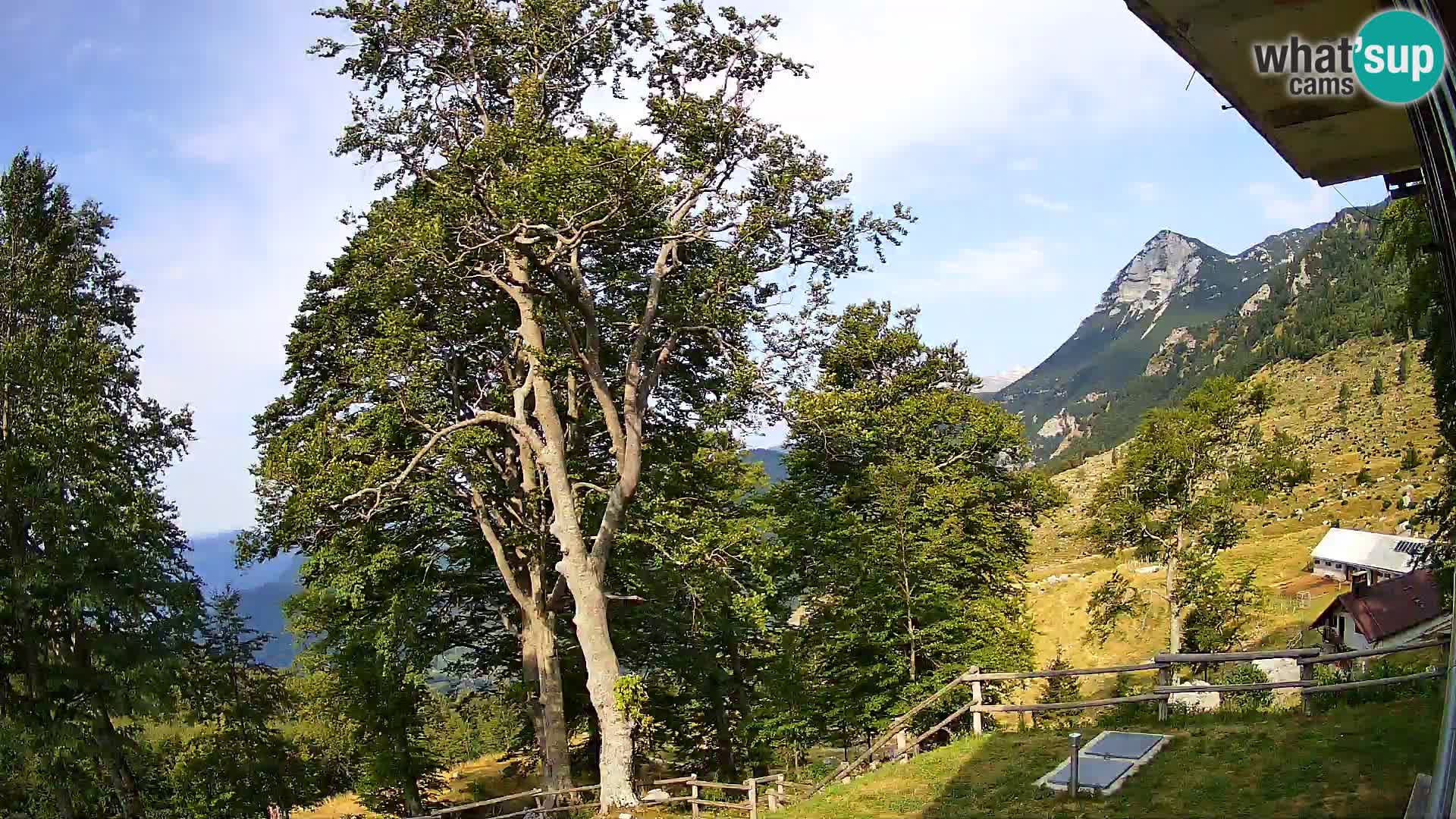 Planina Razor Mountain Hut live cam (1315) | view to Tolminski Migovec