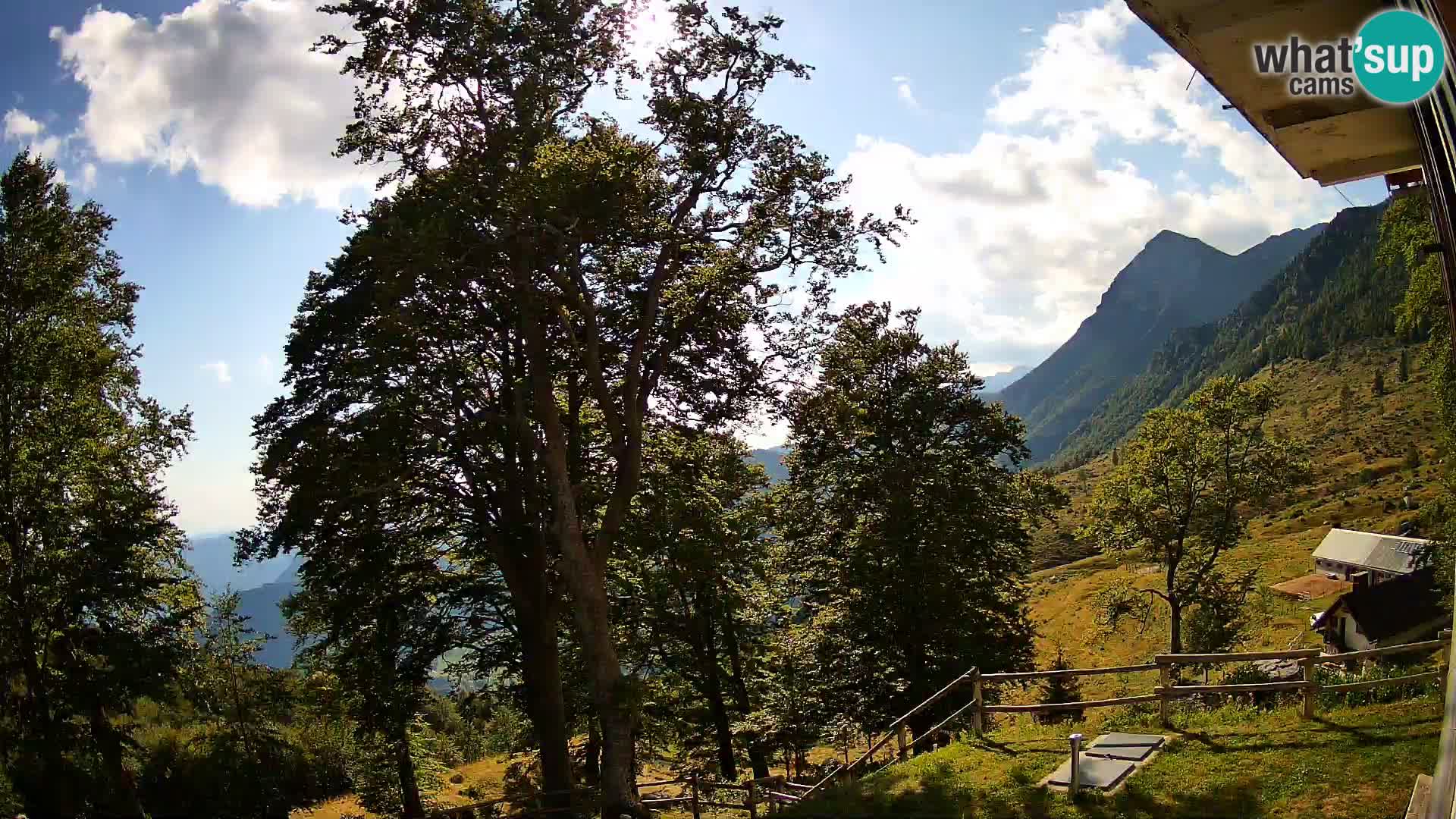 Refuge de la montagne Planina Razor caméra en direct (1315) | vue sur Tolminski Migovec