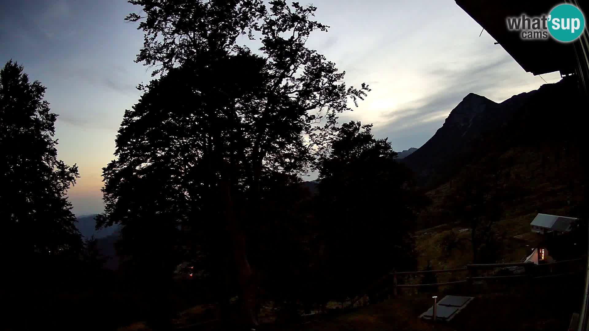 Planina Razor Bergütte Webcam (1315) | Blick auf Tolminski Migovec