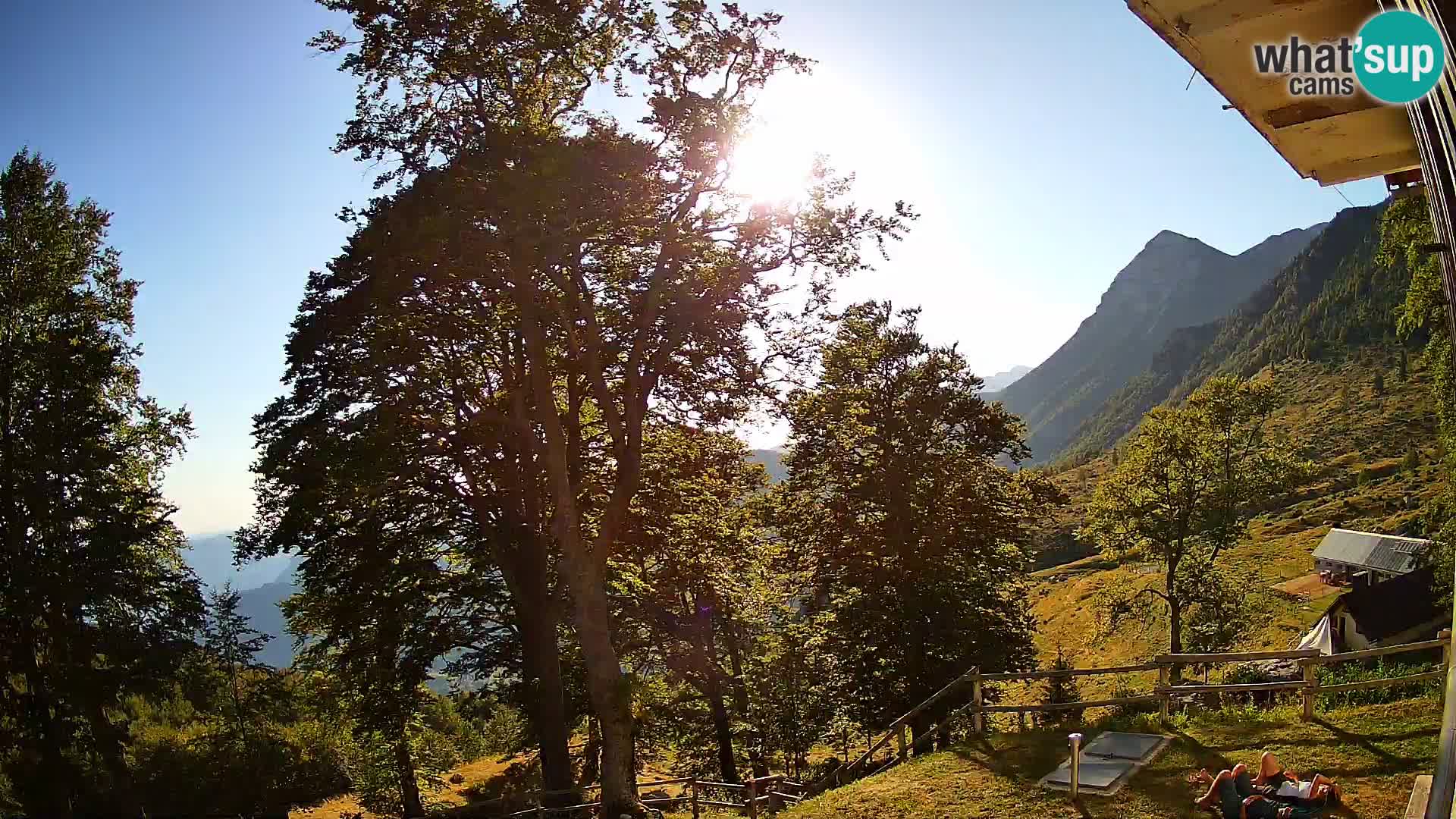 Baita di montagna Planina Razor webcam (1315) | vista su Tolminski Migovec