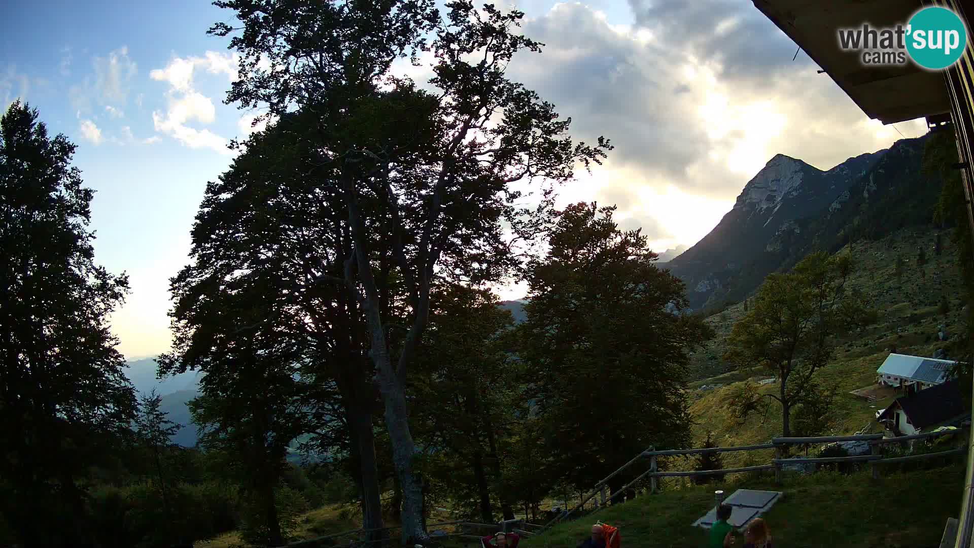 Refuge de la montagne Planina Razor caméra en direct (1315) | vue sur Tolminski Migovec