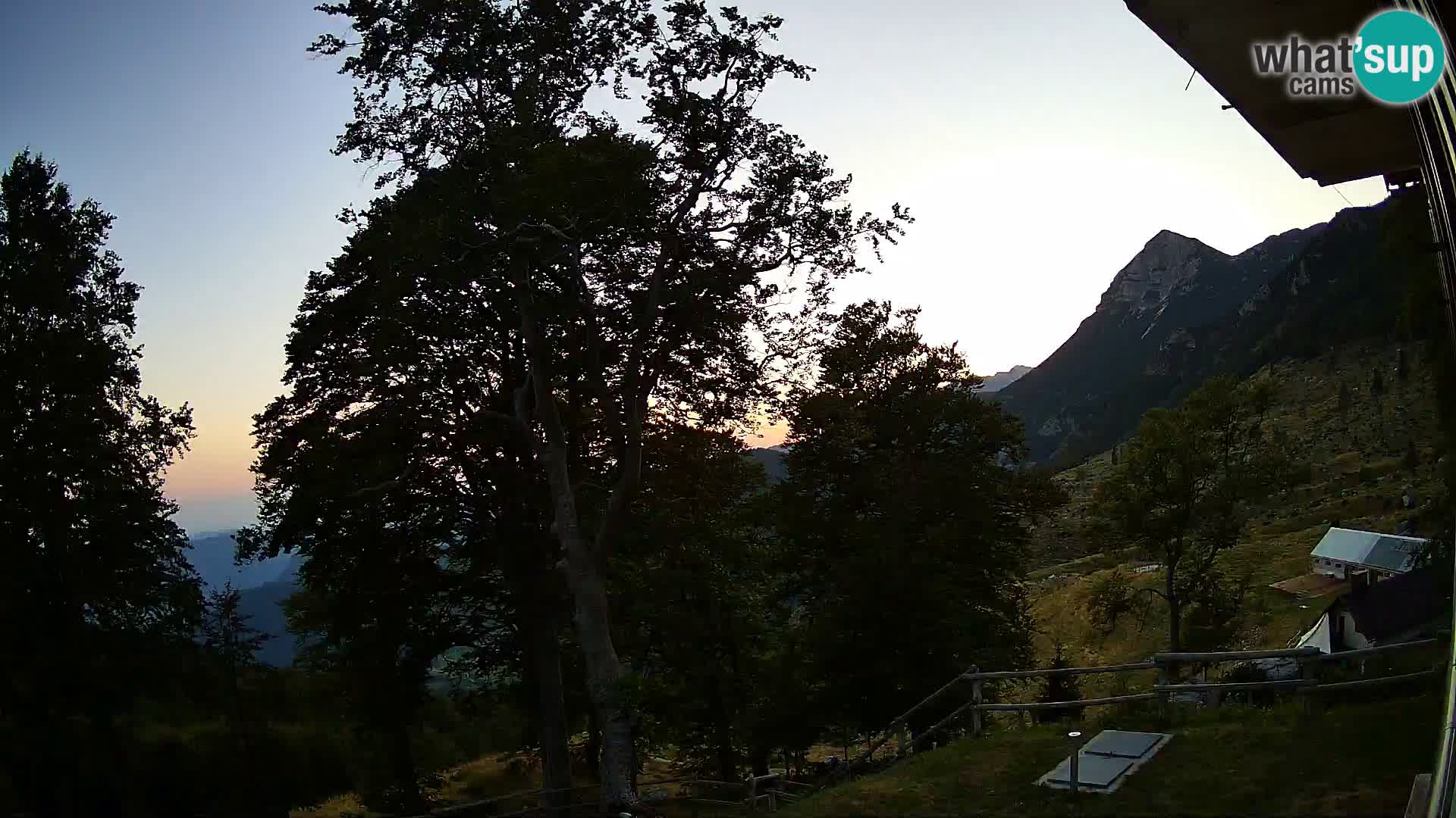 Refuge de la montagne Planina Razor caméra en direct (1315) | vue sur Tolminski Migovec